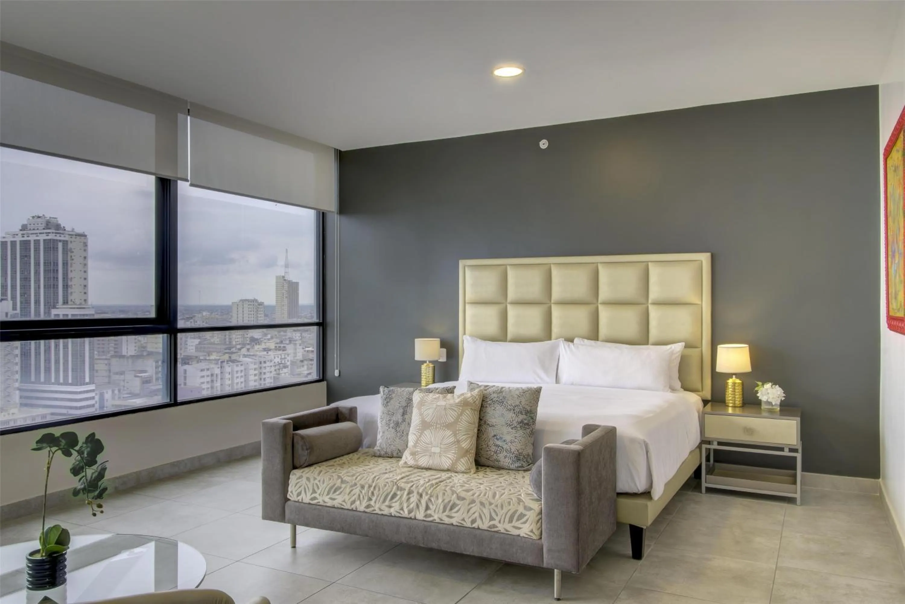 Living room, Bed in DoubleTree by Hilton Guayaquil
