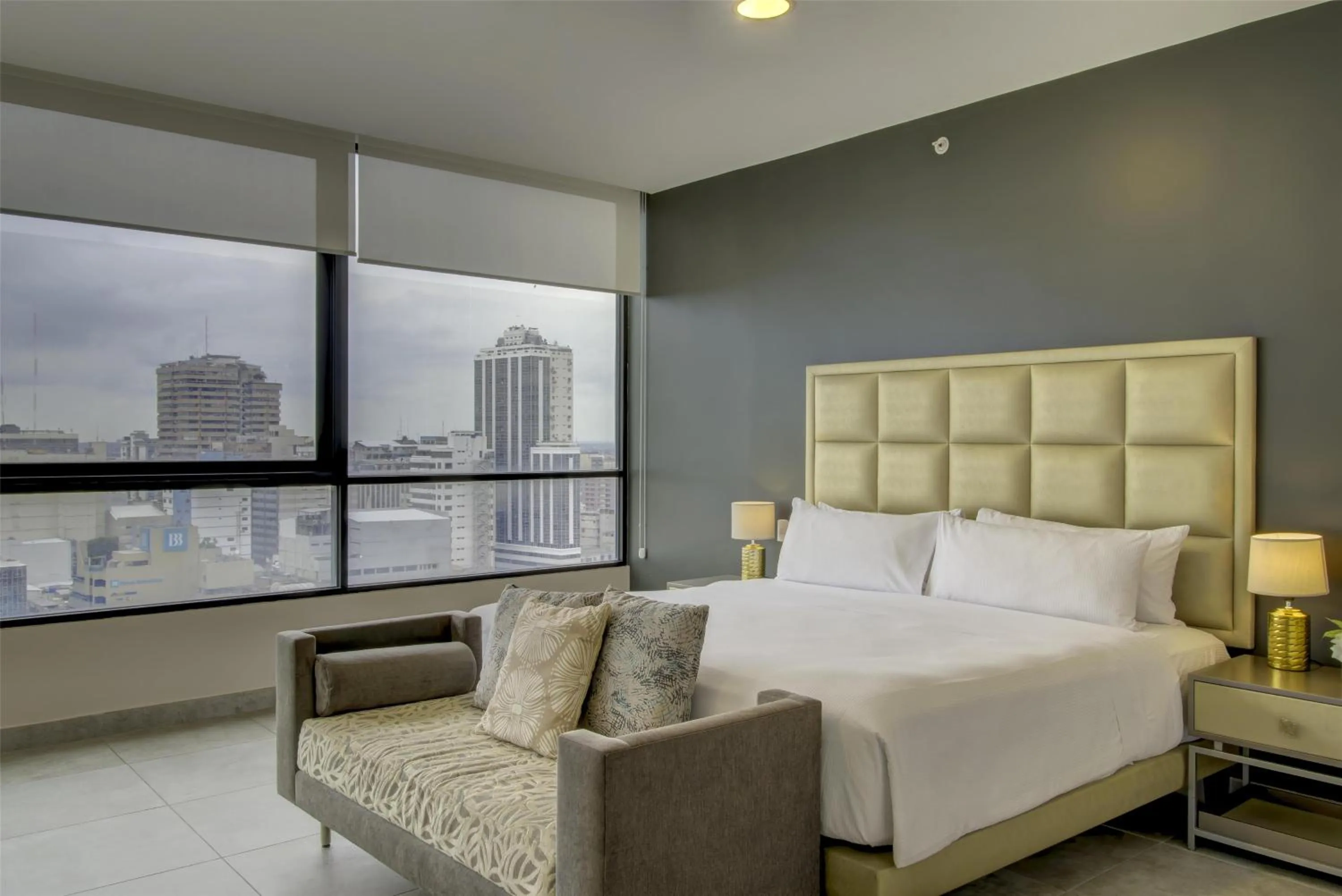 Living room, Bed in DoubleTree by Hilton Guayaquil