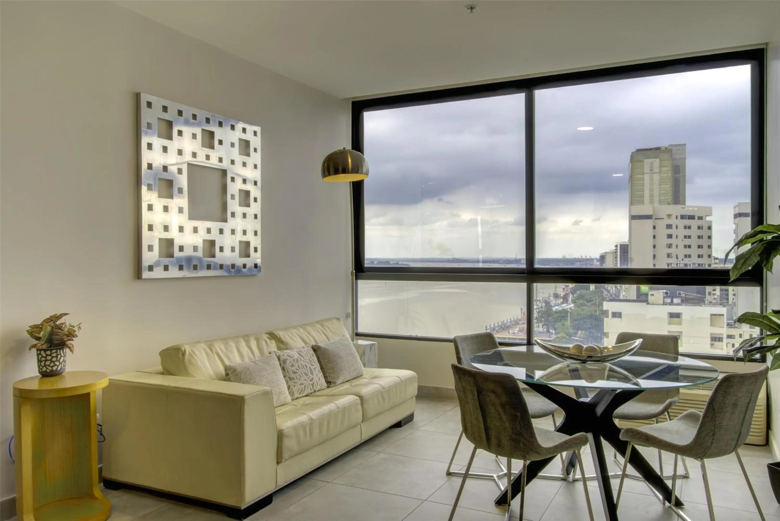 Living room in DoubleTree by Hilton Guayaquil