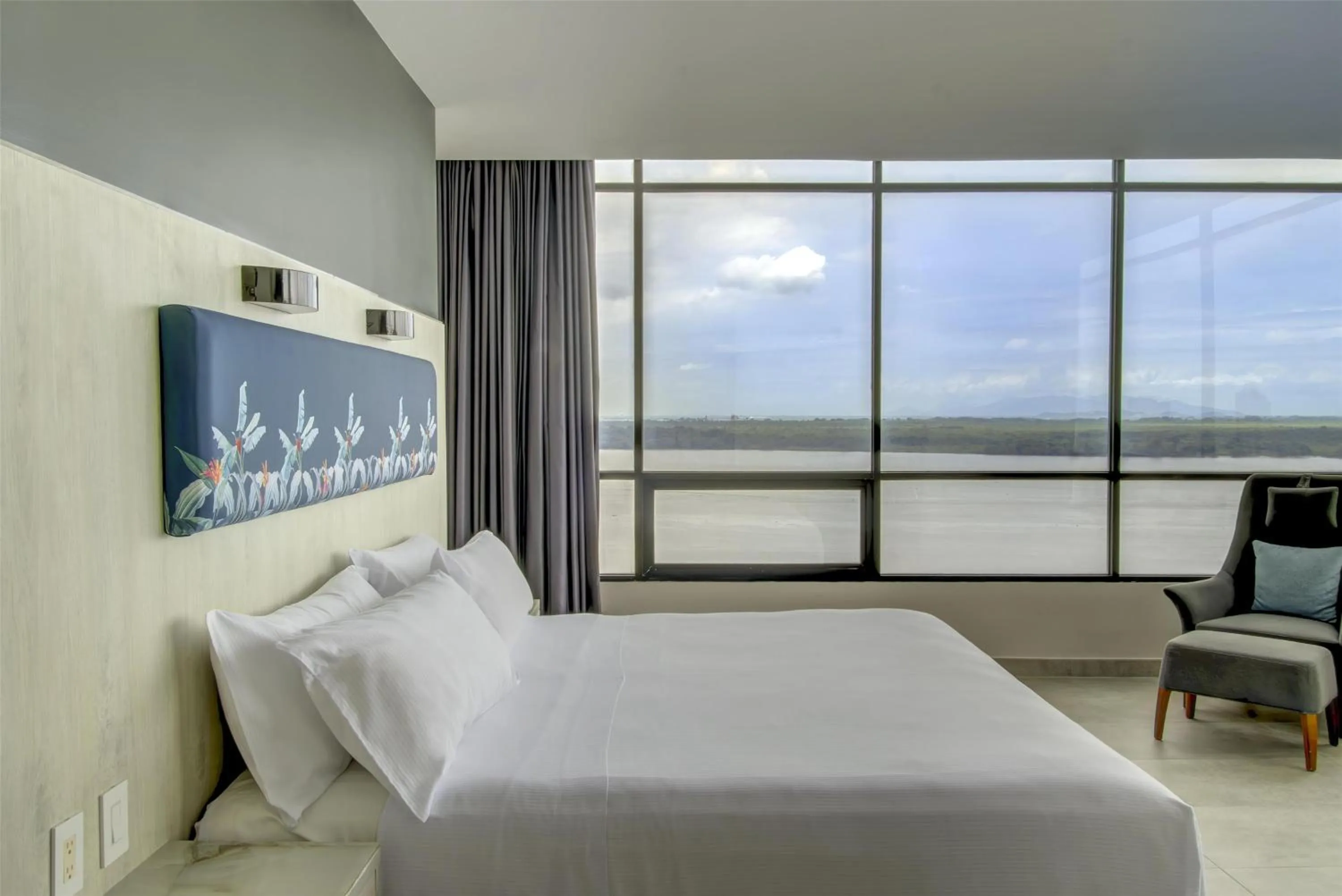 Bed in DoubleTree by Hilton Guayaquil