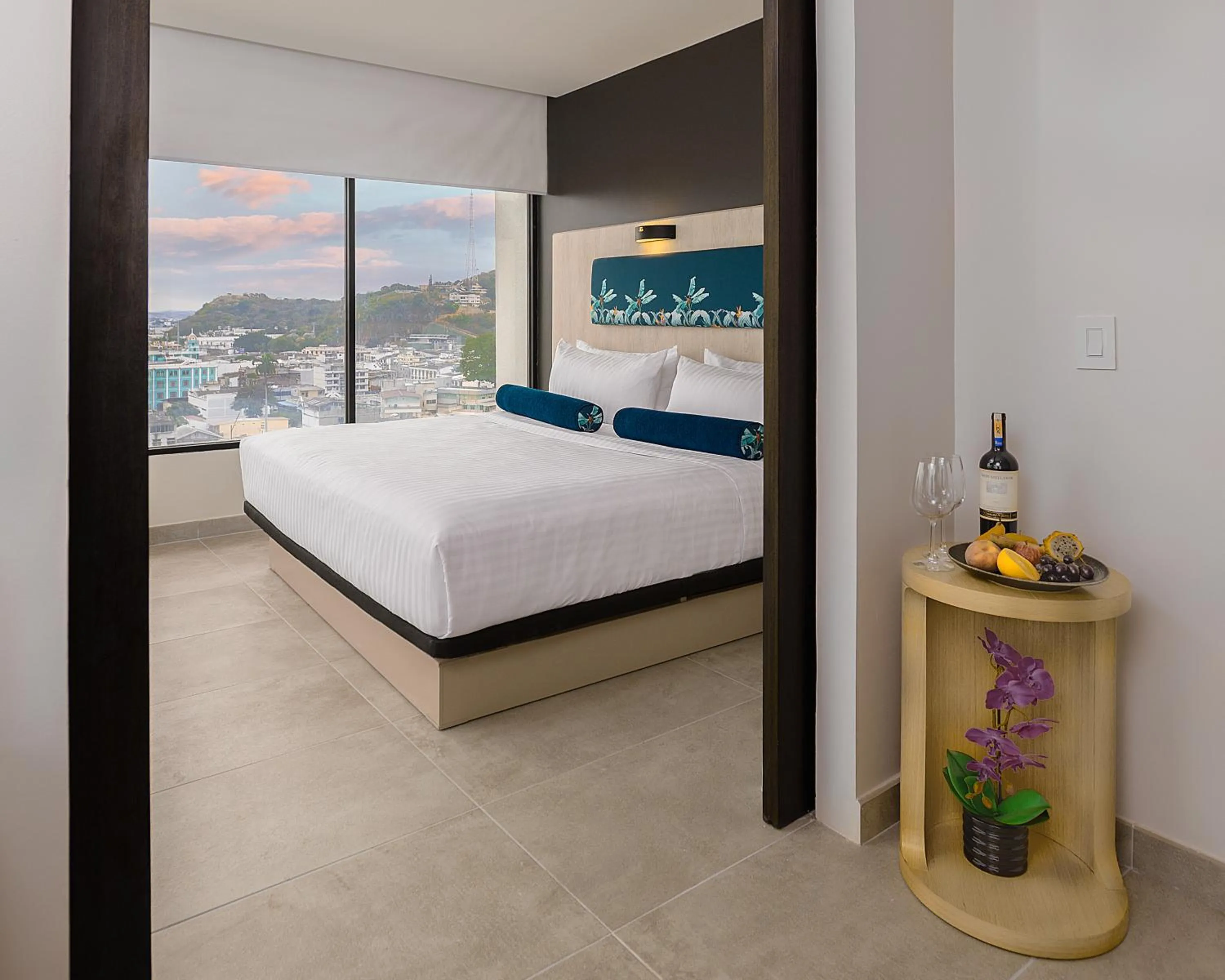 Bedroom, Bed in DoubleTree by Hilton Guayaquil