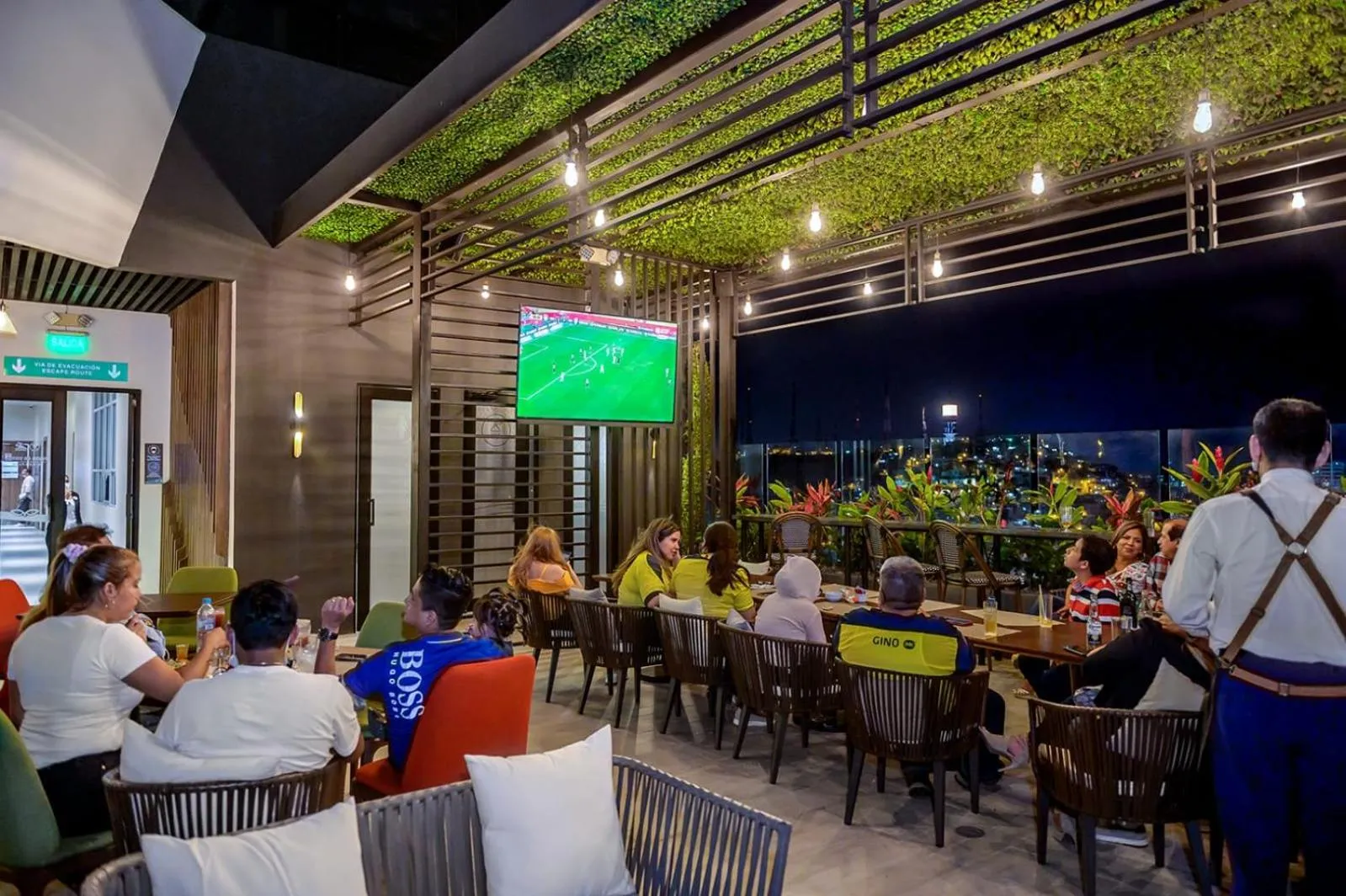 Lounge or bar in DoubleTree by Hilton Guayaquil