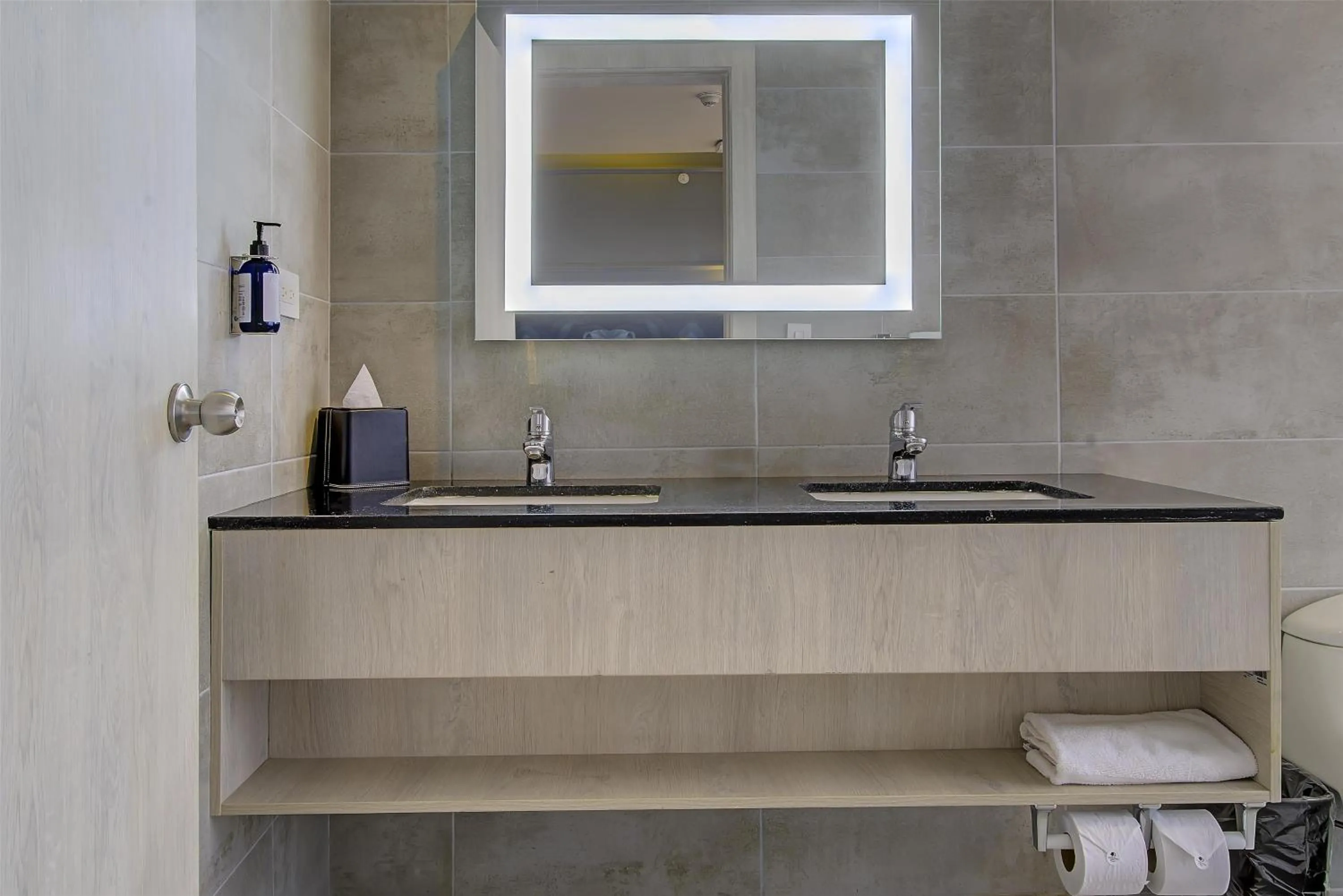 Bathroom in DoubleTree by Hilton Guayaquil
