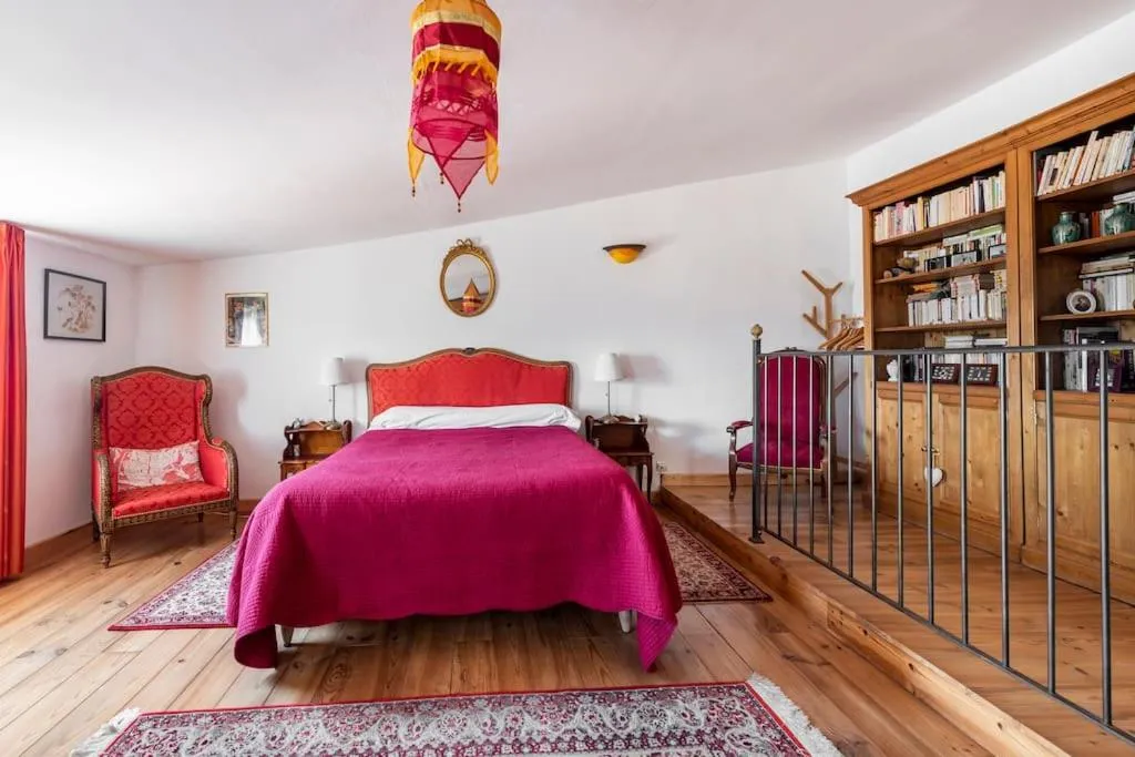 Bed in Six chandelles m'étaient comptées