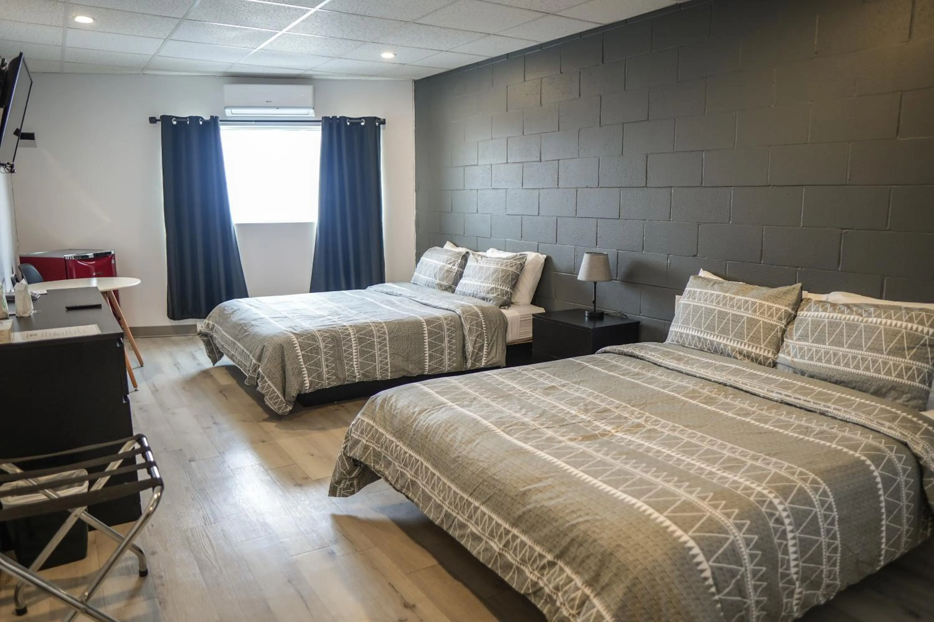 Bed in Hôtel St-Alexis