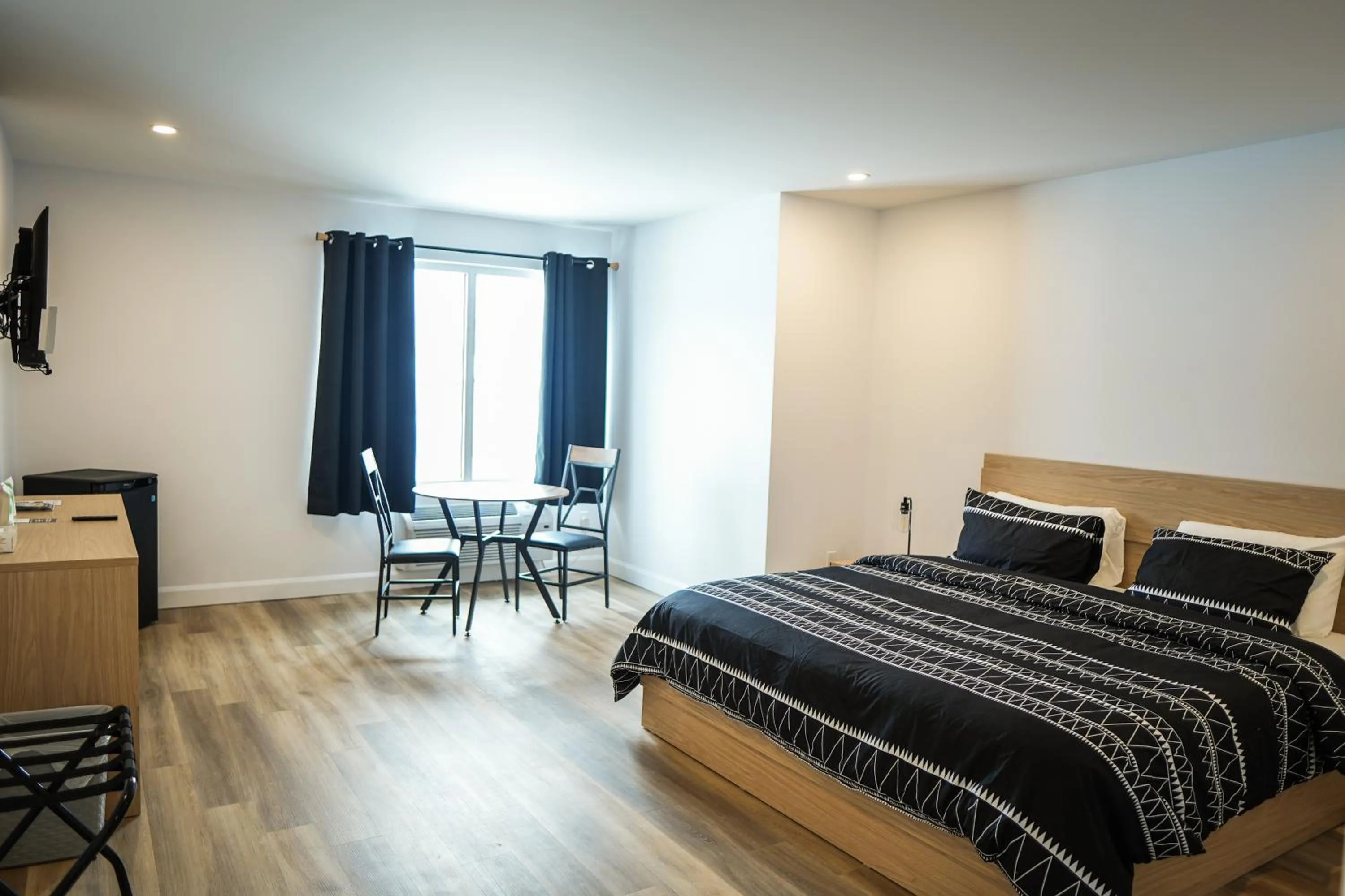 Bed in Hôtel St-Alexis