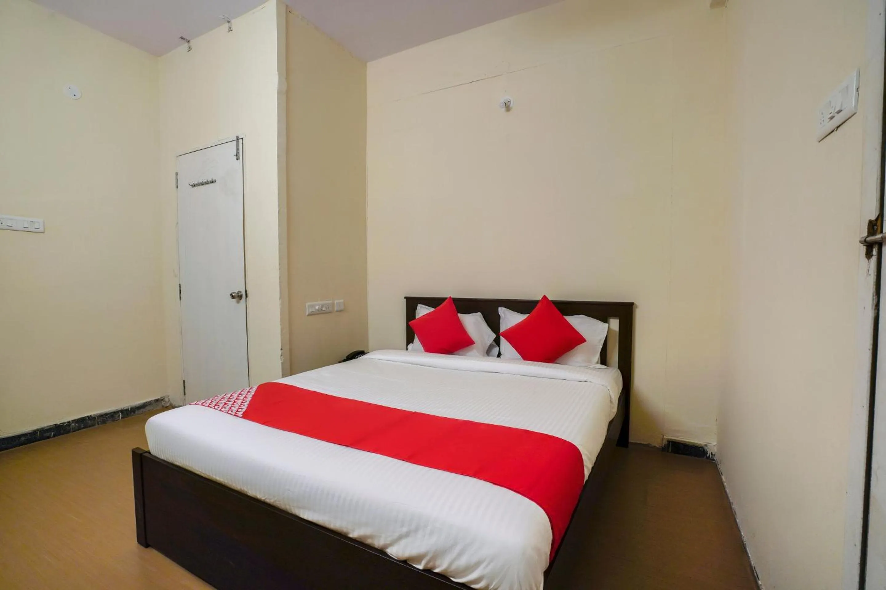 Bedroom, Bed in Hotel O Alpine glow Zenith