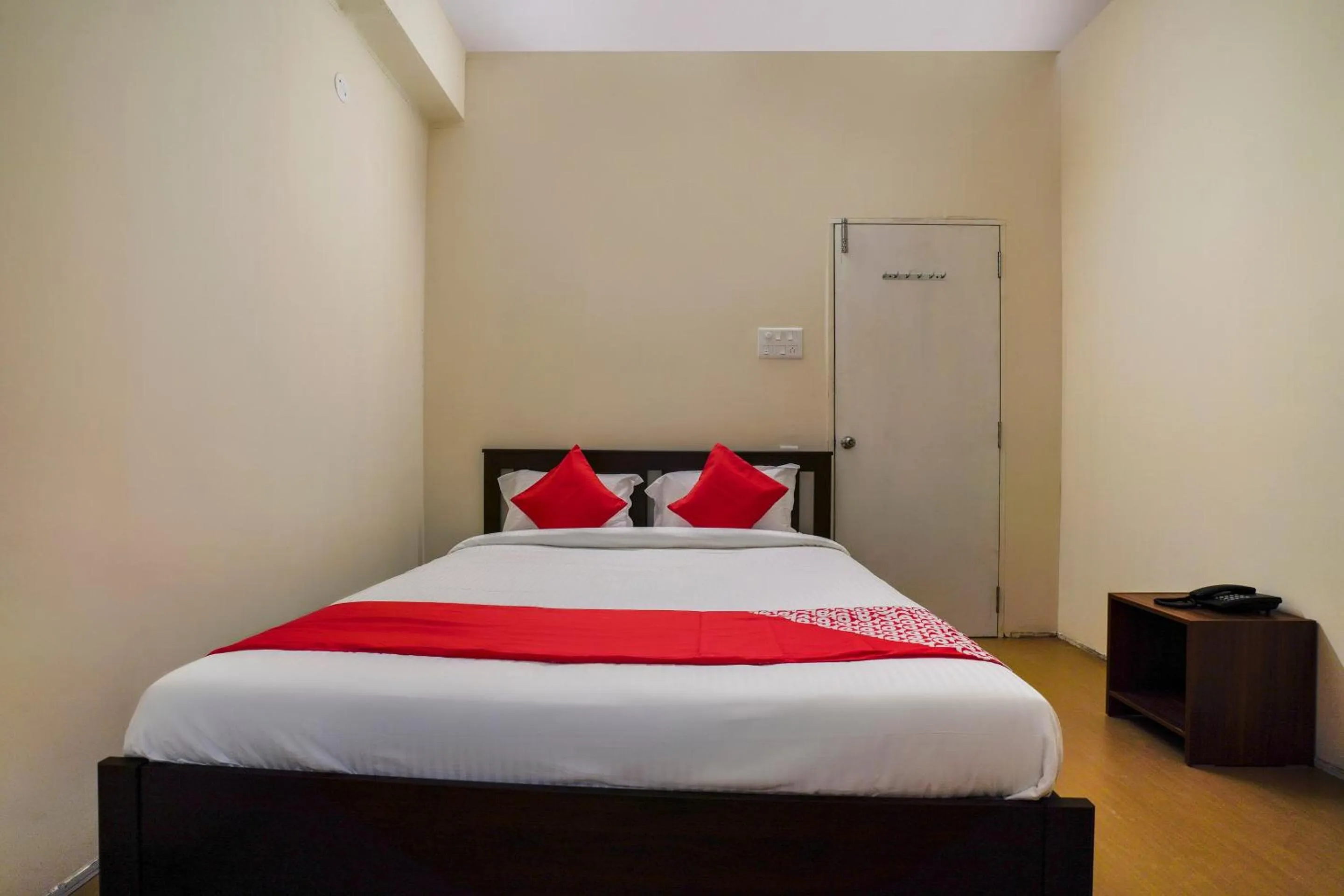 Bedroom, Bed in Hotel O Alpine glow Zenith