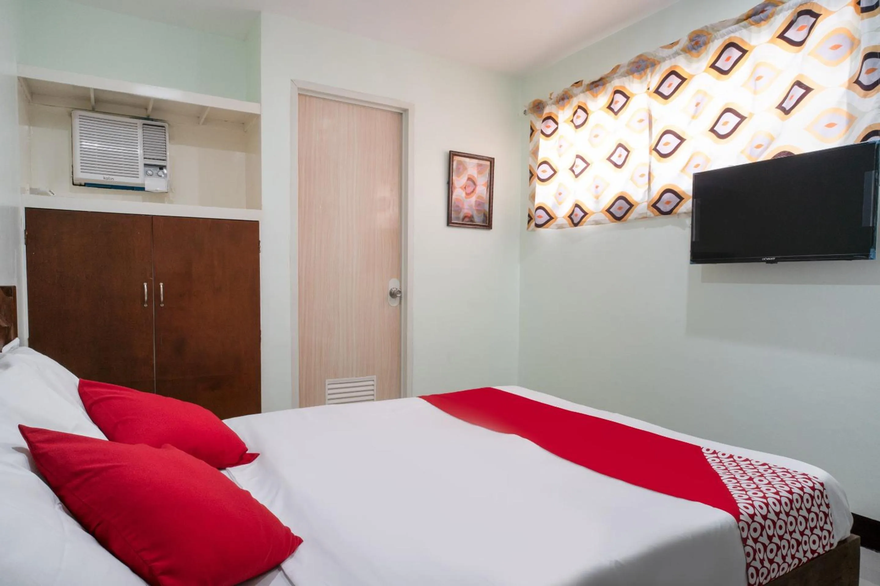 Bedroom in Super OYO 604 Chateau Cinco Dormitel