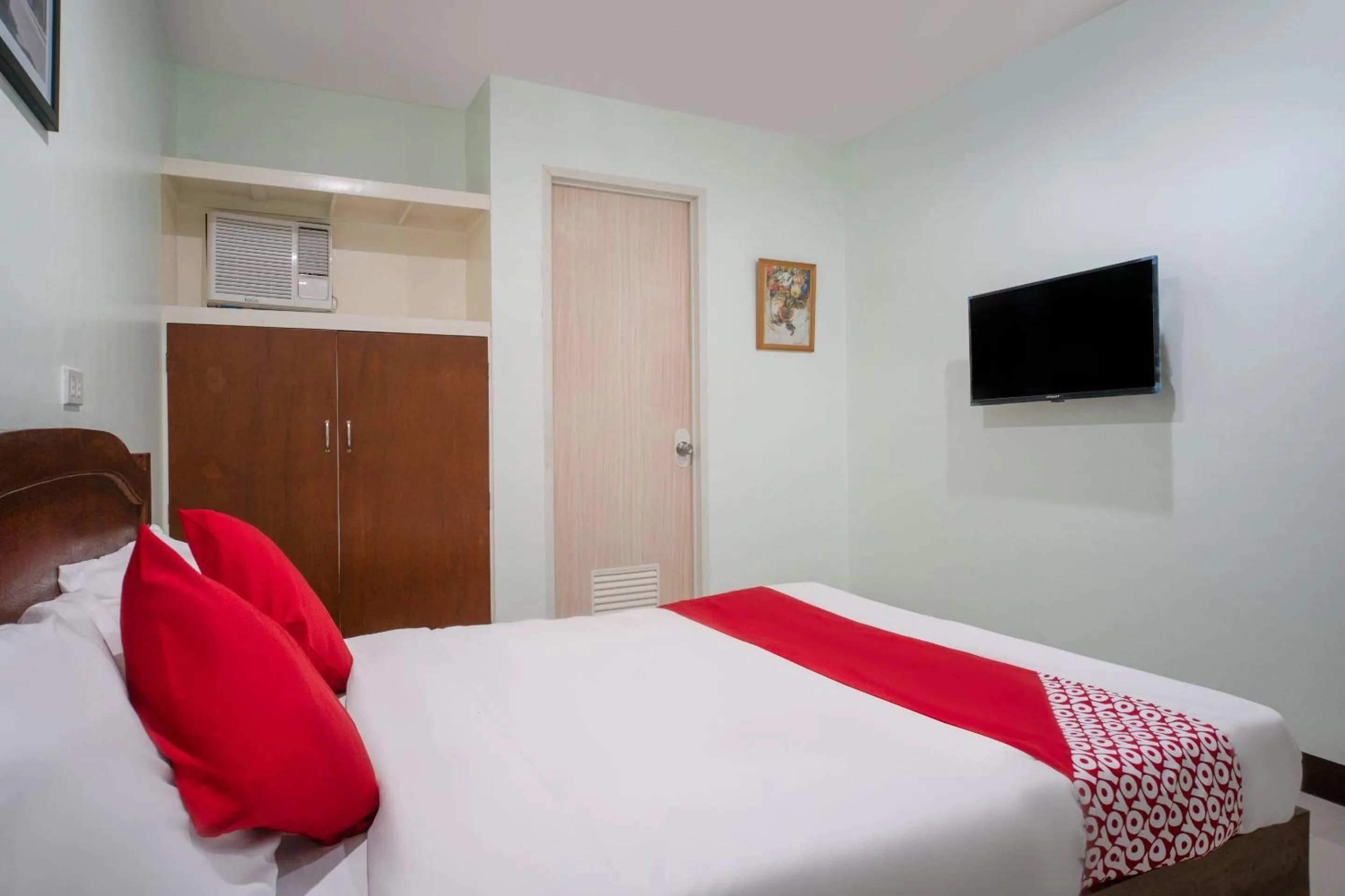 Bedroom in Super OYO 604 Chateau Cinco Dormitel