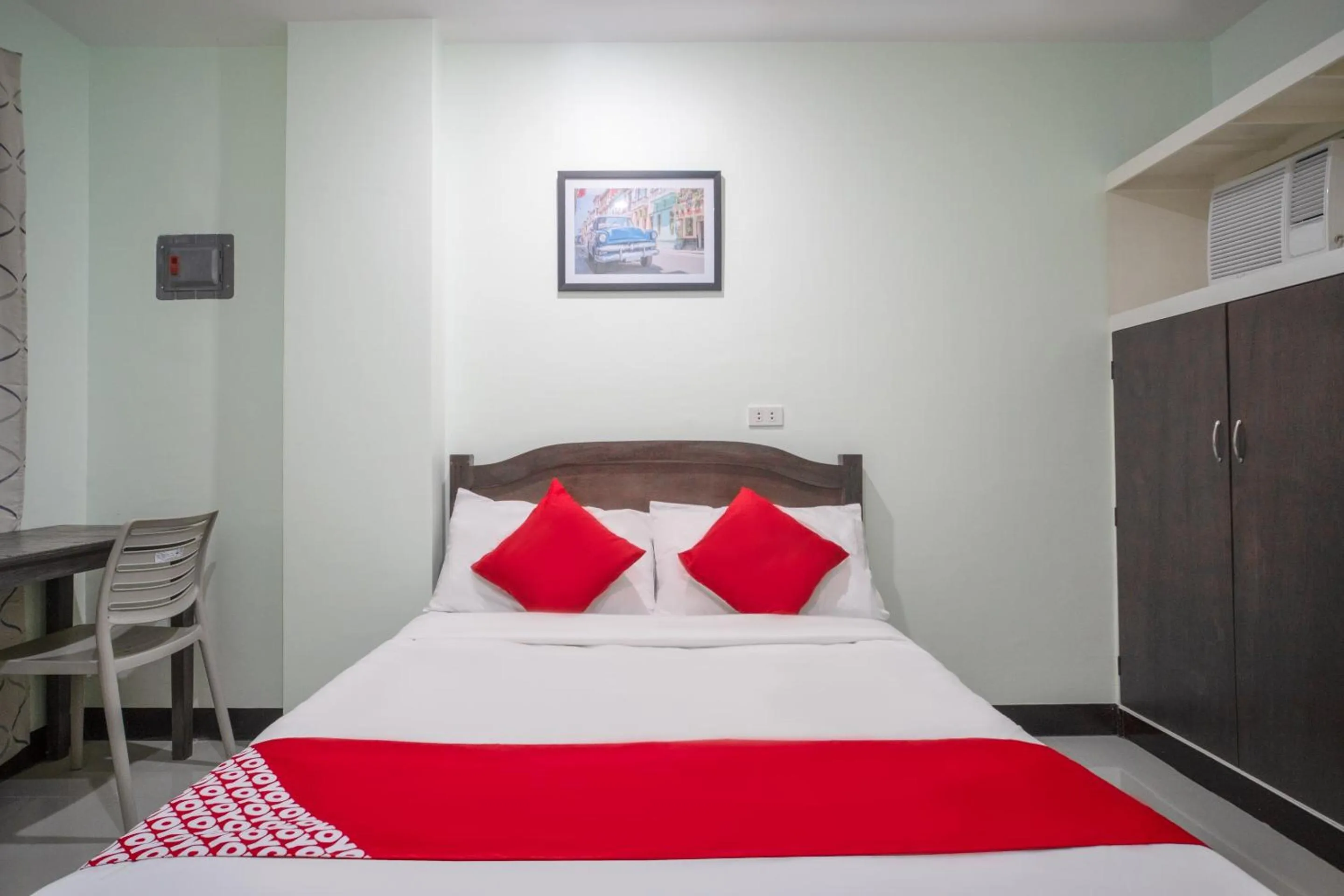 Bedroom in Super OYO 604 Chateau Cinco Dormitel