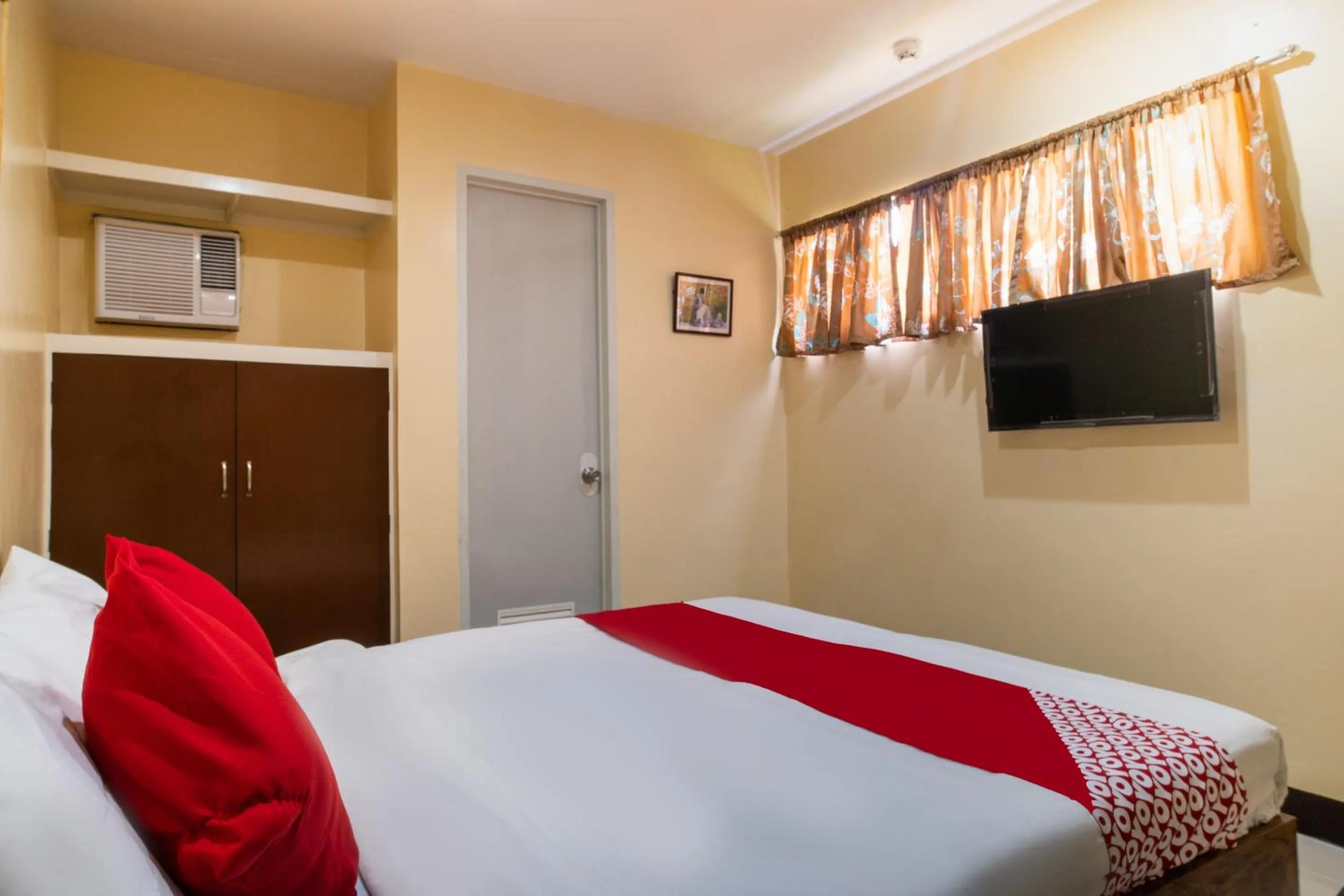 Bedroom in Super OYO 604 Chateau Cinco Dormitel