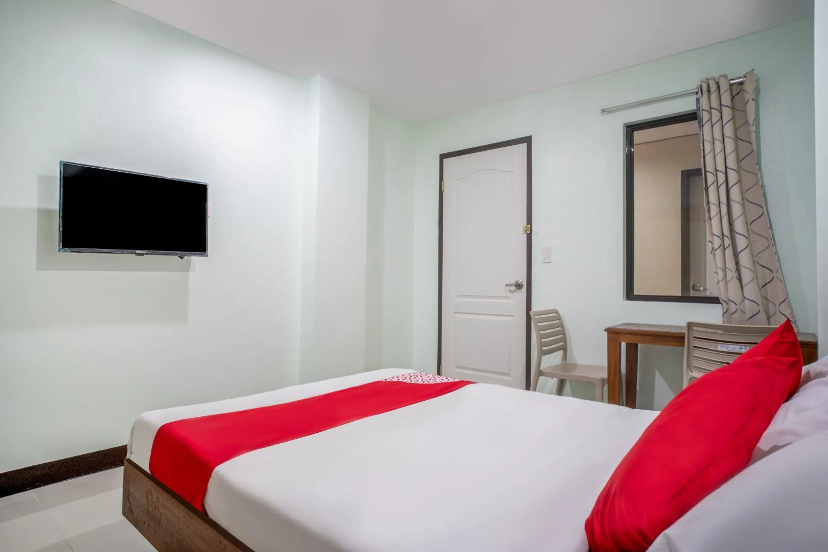 Bedroom in Super OYO 604 Chateau Cinco Dormitel