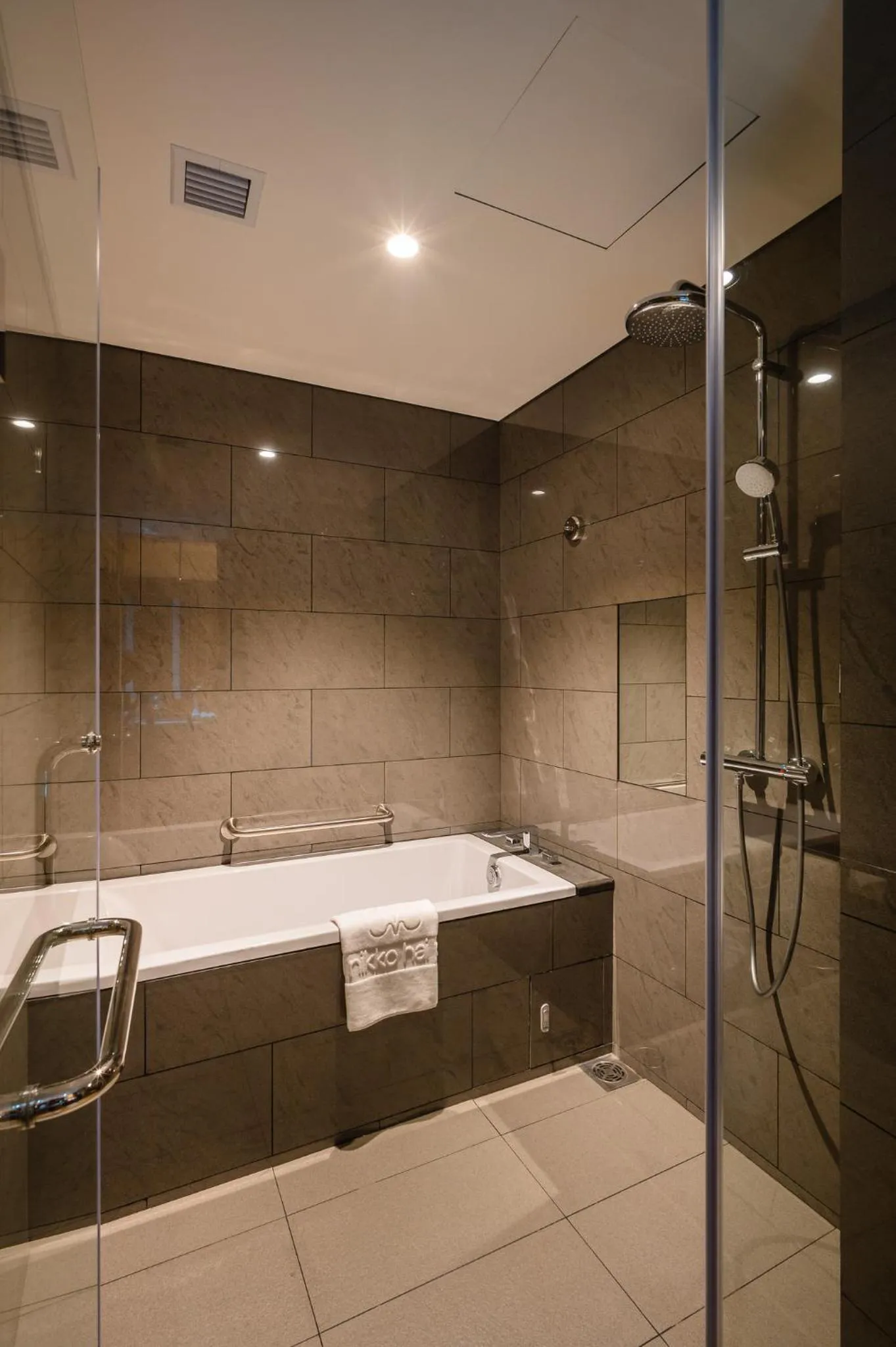 Bathroom in Hotel Nikko Hai Phong