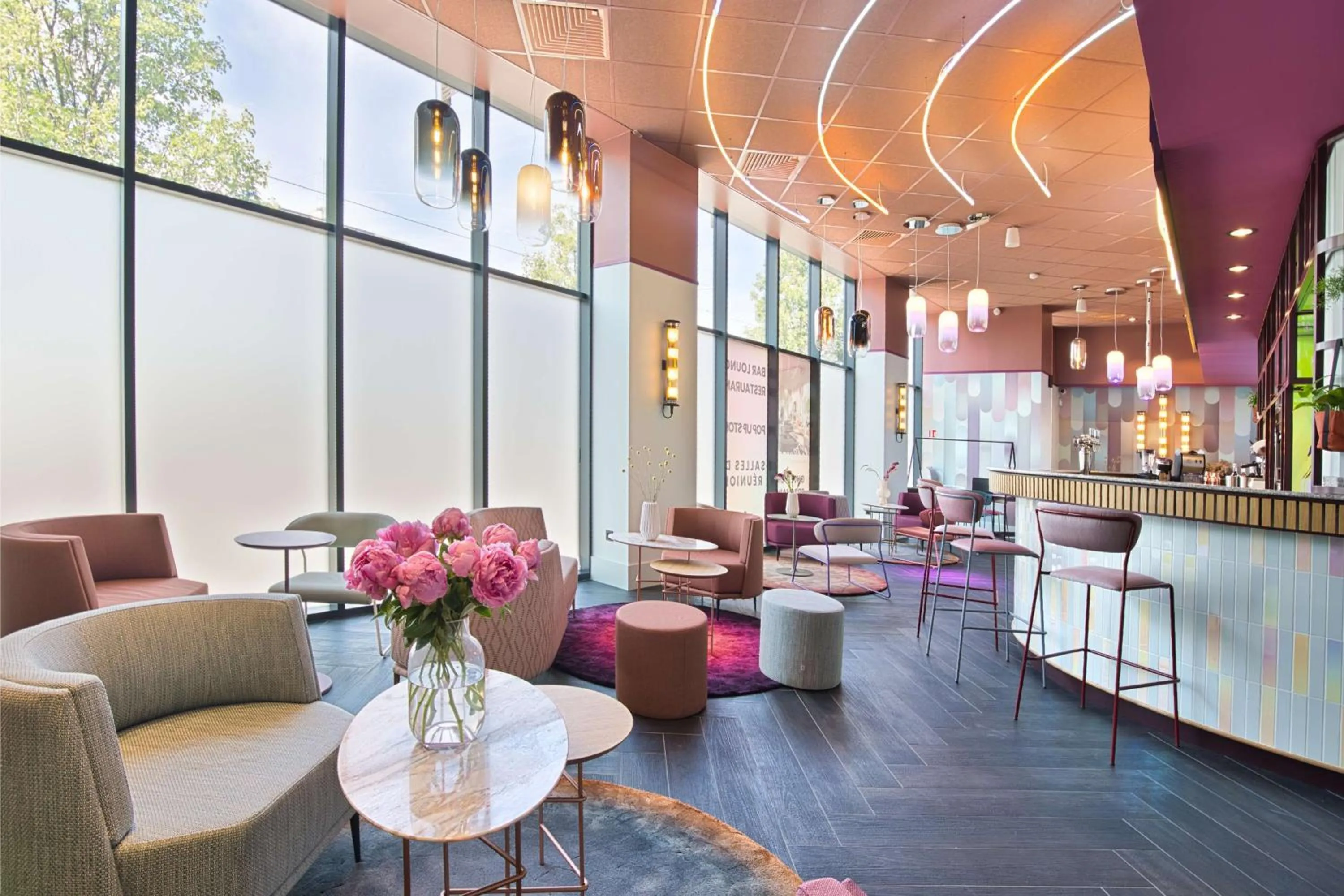 Lounge or bar in Aiden by Best Western Clermont-Ferrand Hotel & Spa