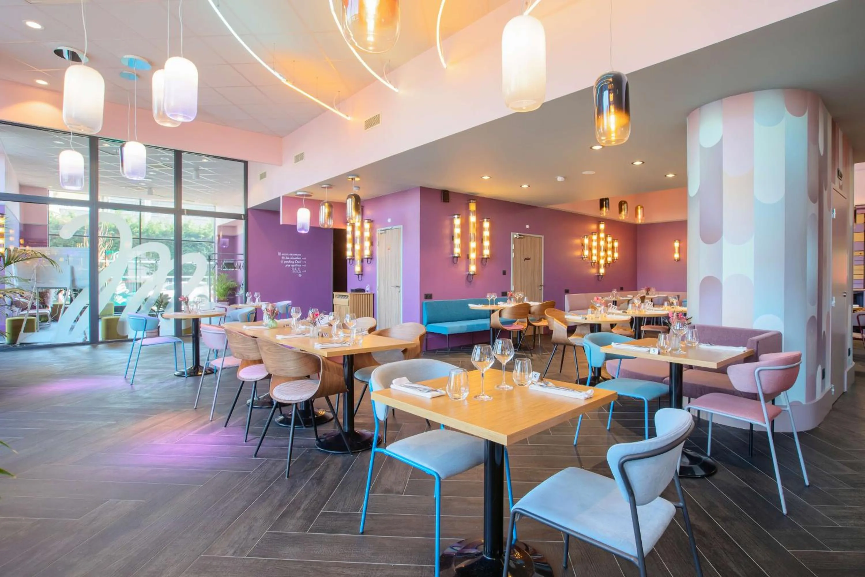 Restaurant/places to eat in Aiden by Best Western Clermont-Ferrand Hotel & Spa