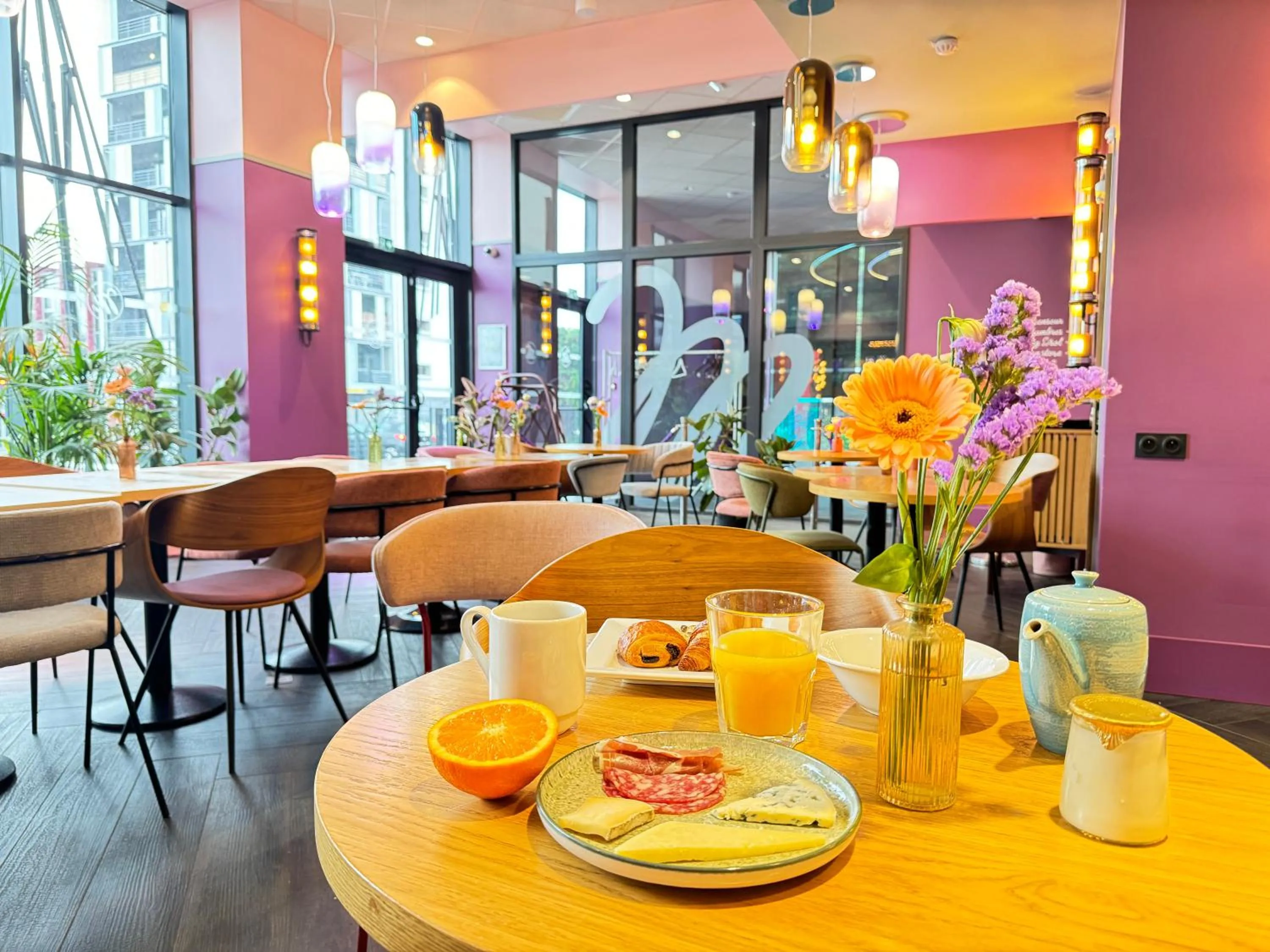 Food and drinks in Aiden by Best Western Clermont-Ferrand Hotel & Spa