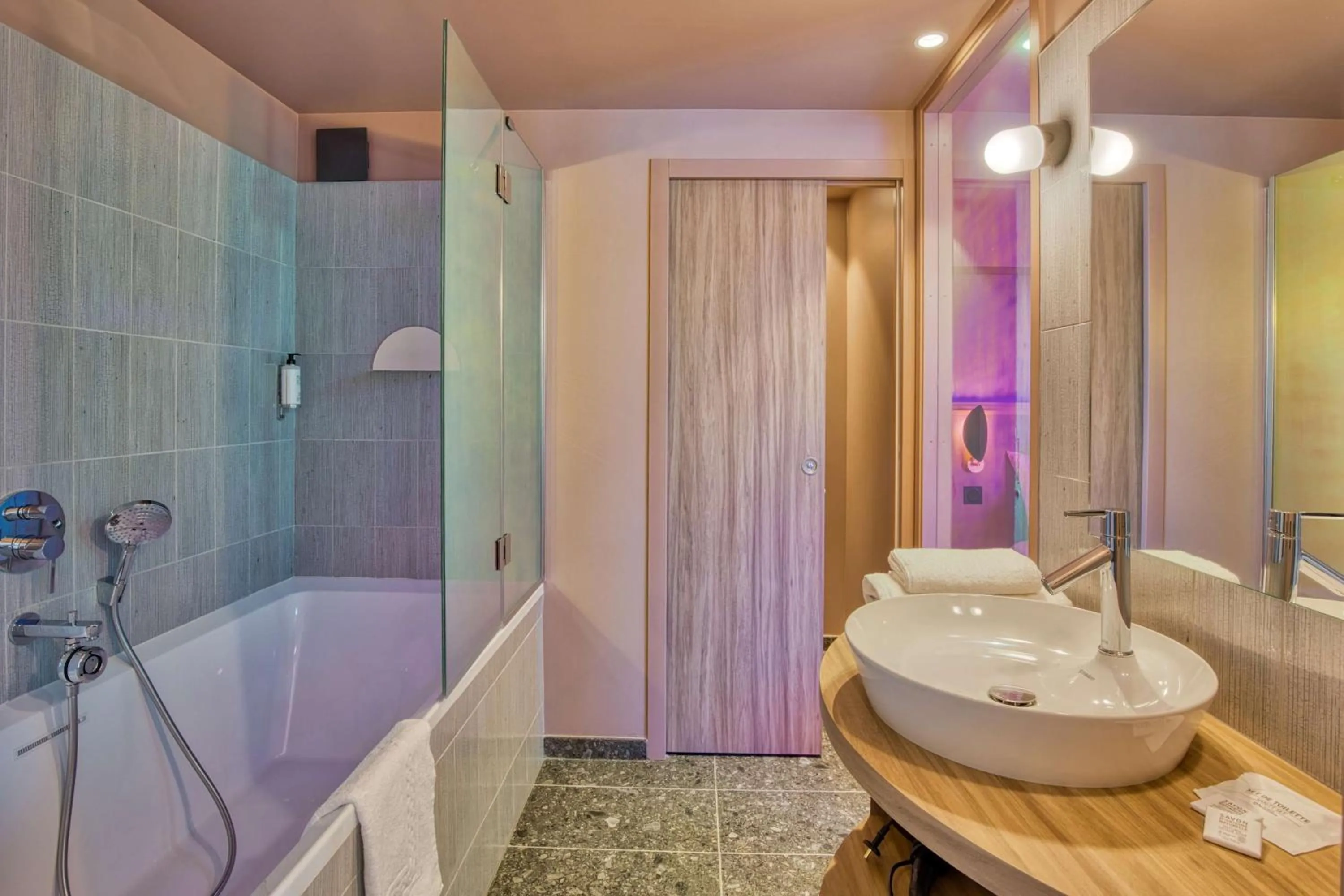 Bathroom in Aiden by Best Western Clermont-Ferrand Hotel & Spa
