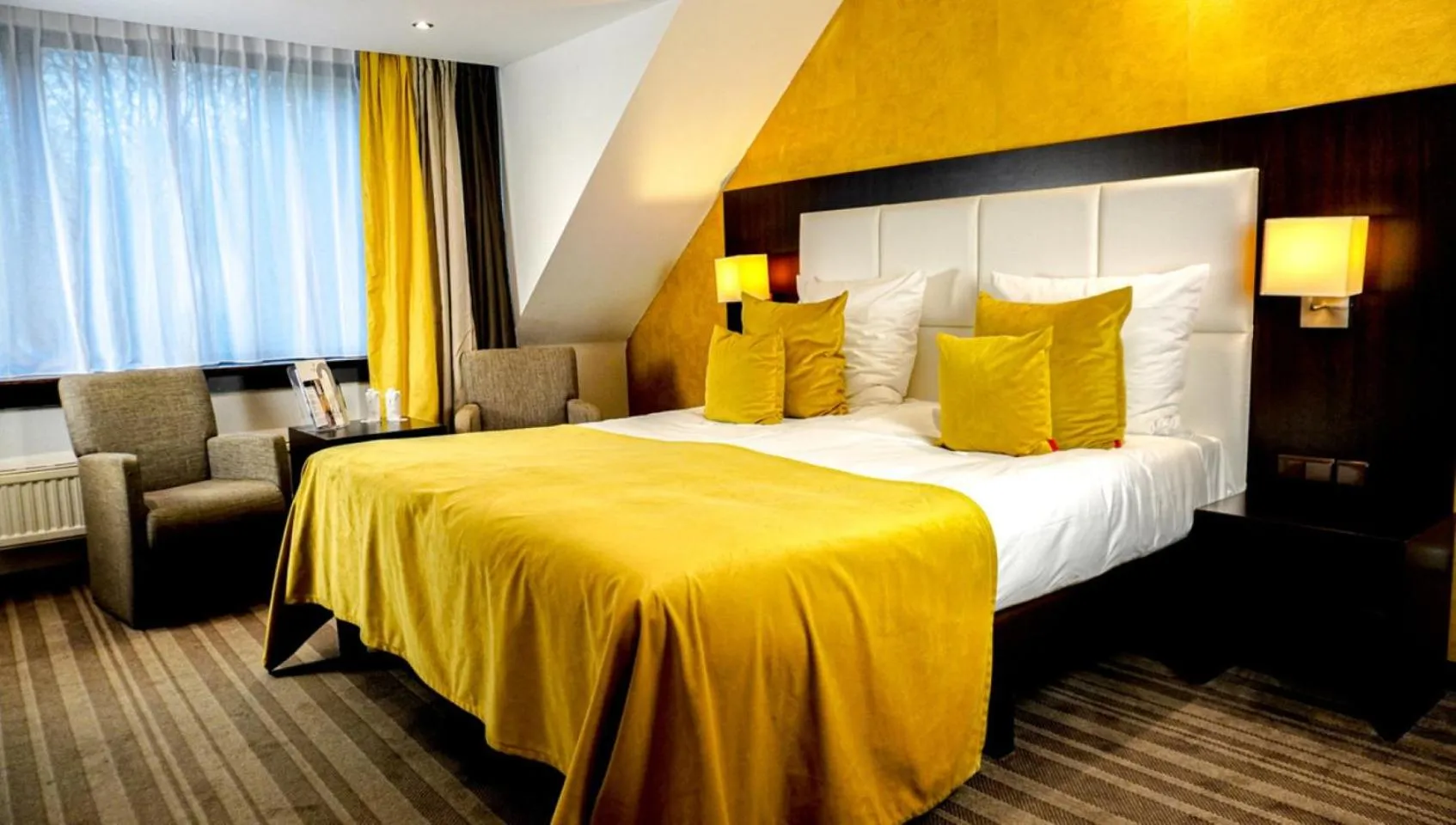 Photo of the whole room, Bed in Hotel Moers van der Valk