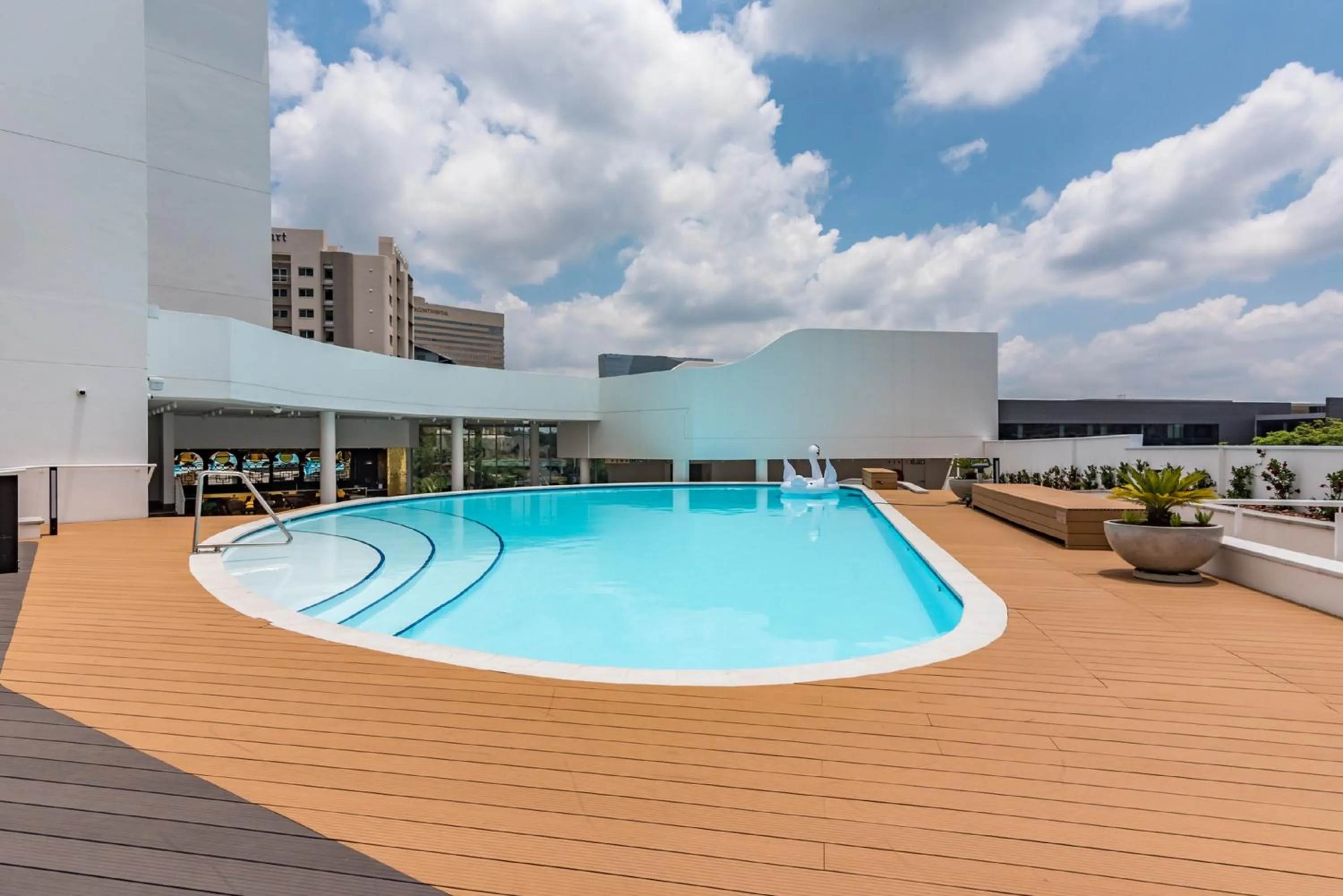 Swimming pool in Hotel Sky Sandton