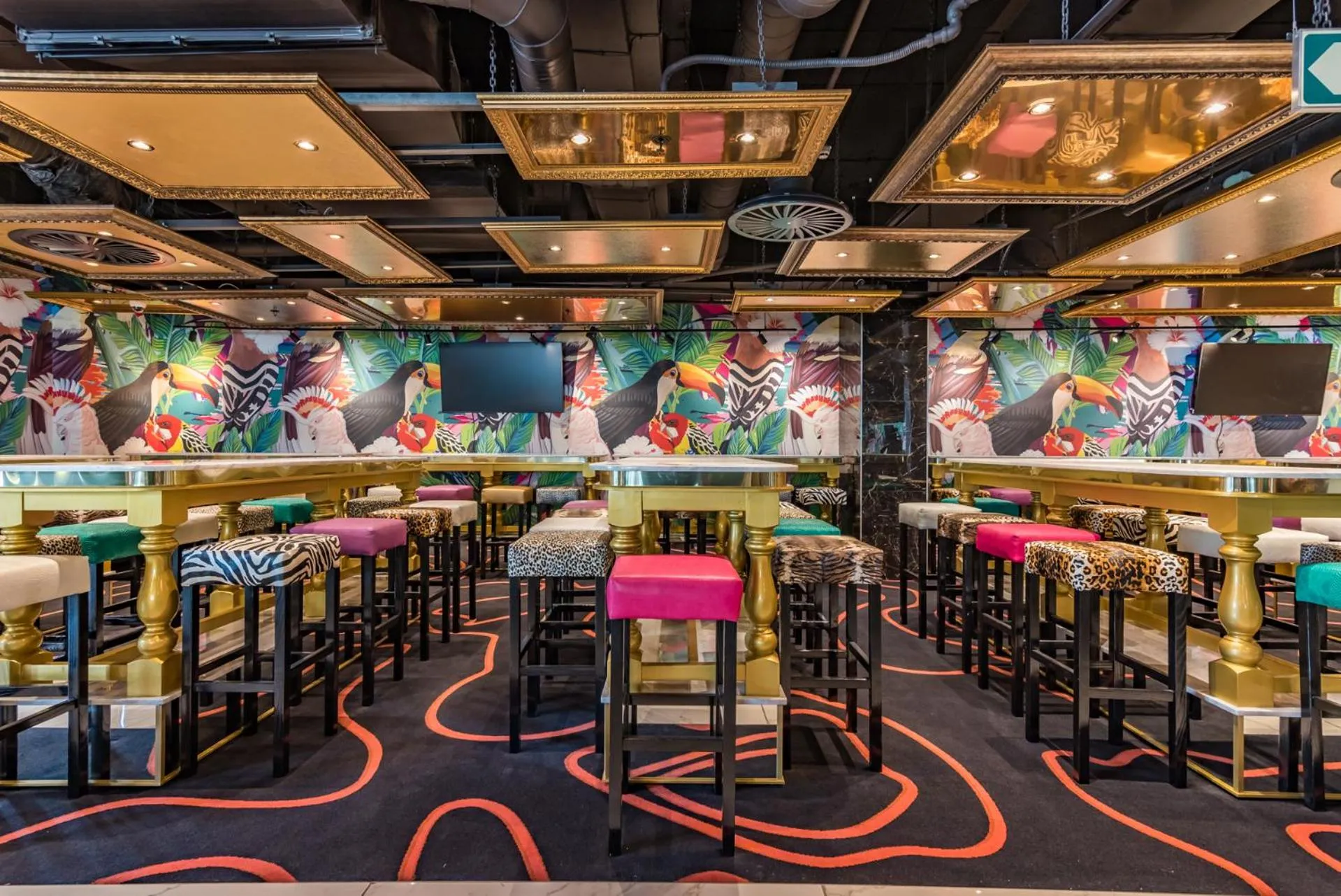 Restaurant/places to eat in Hotel Sky Sandton