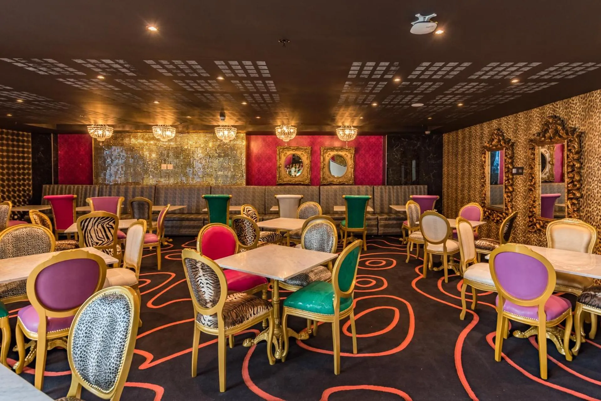 Restaurant/places to eat in Hotel Sky Sandton