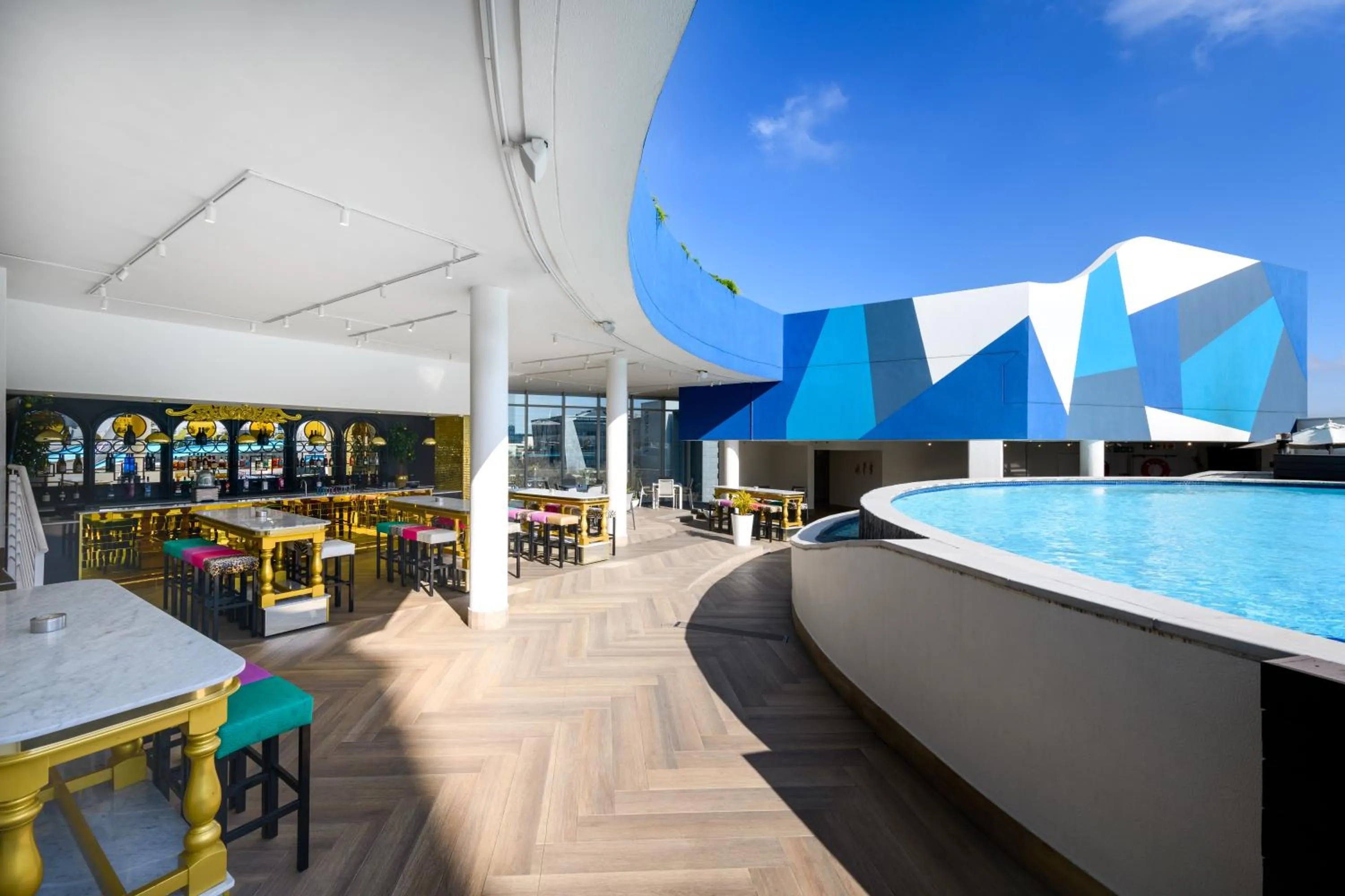 Swimming pool in Hotel Sky Sandton