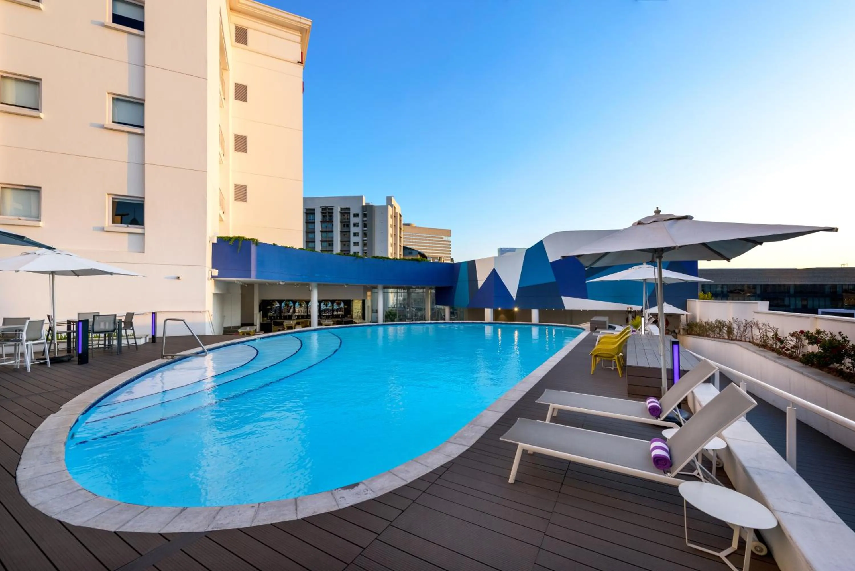 Swimming pool in Hotel Sky Sandton