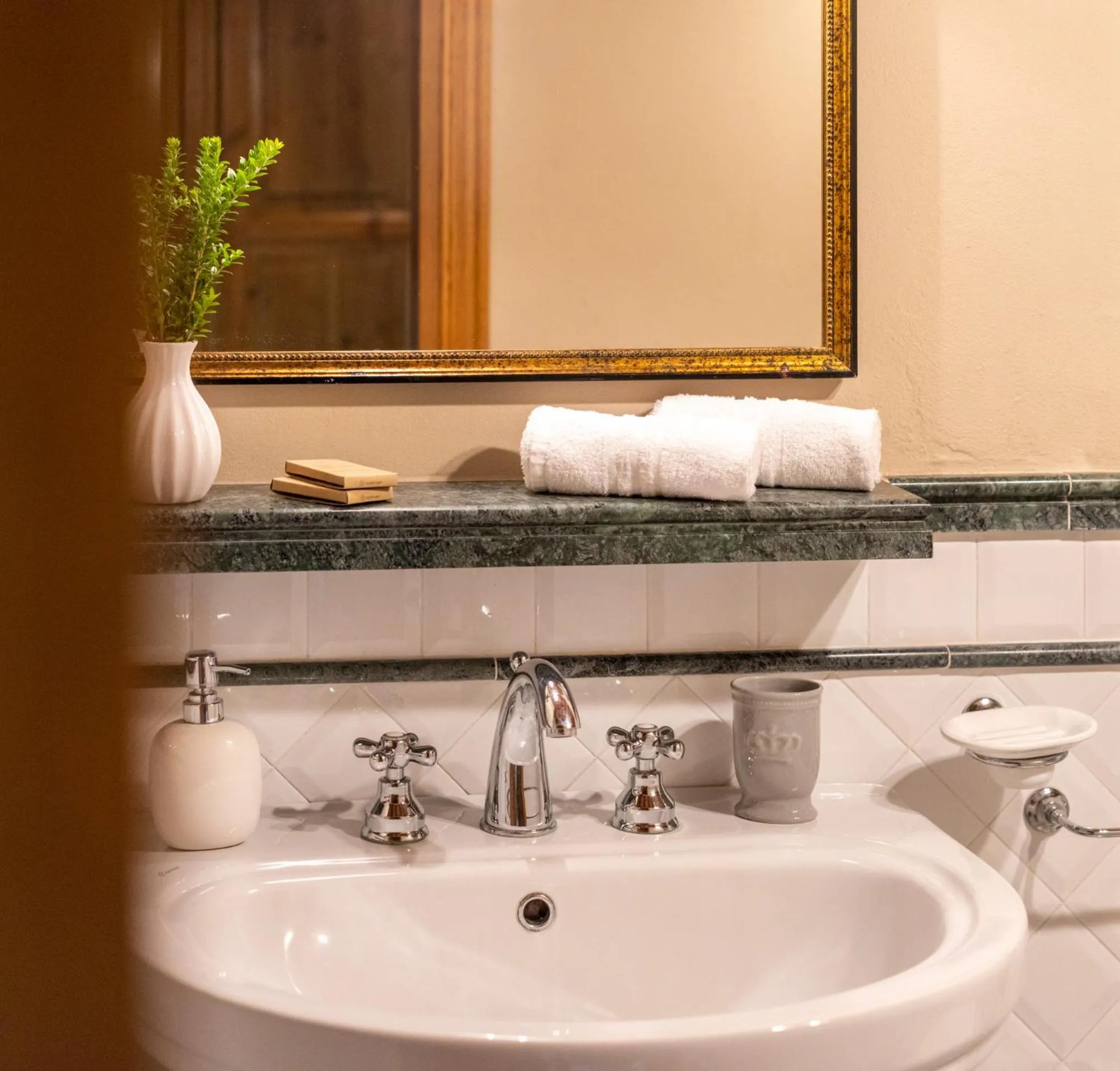 Shower in GHIZZOLO Residence - Refurbished Pool 2025