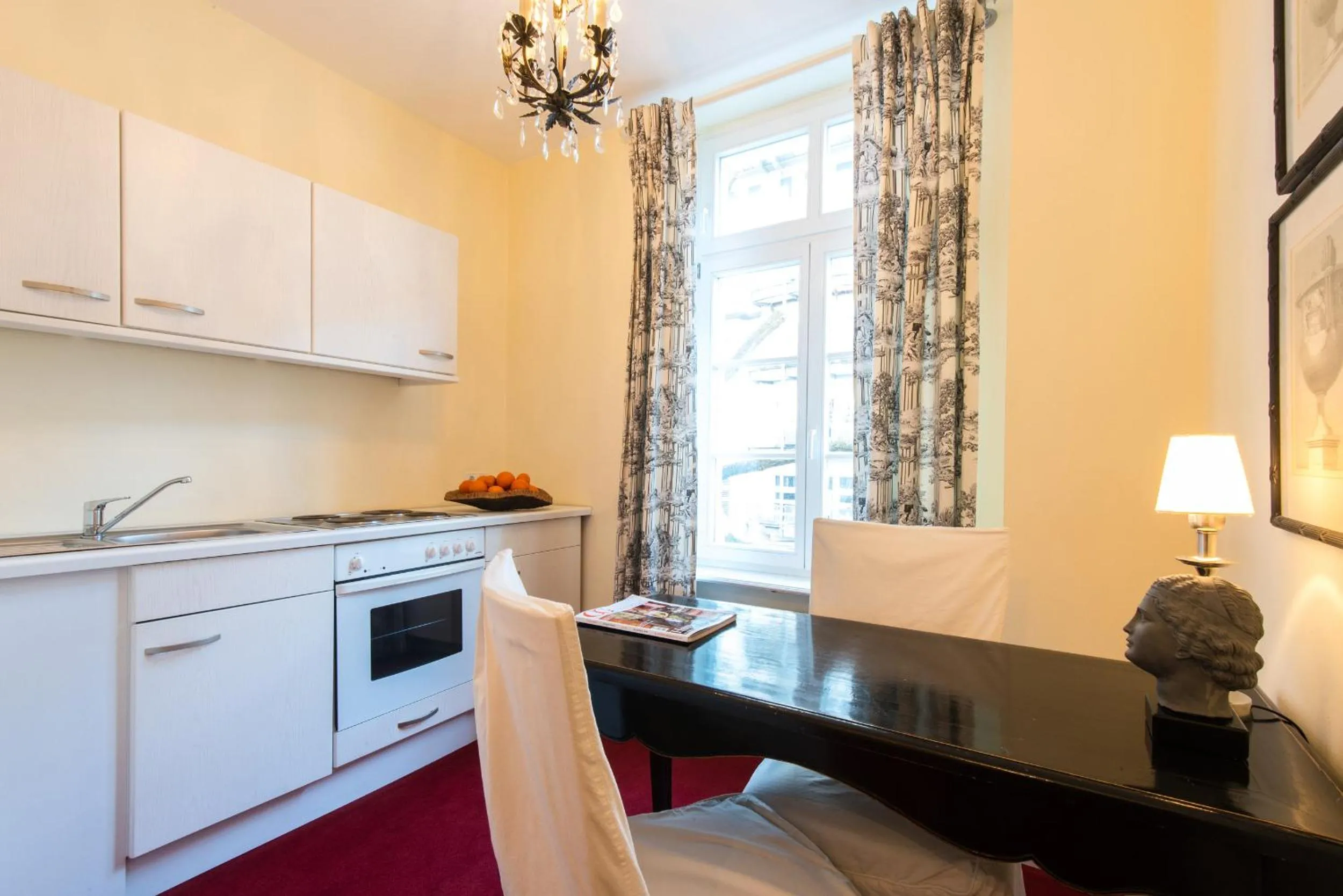 DIRAZI Guesthouse & Apartments GmbH