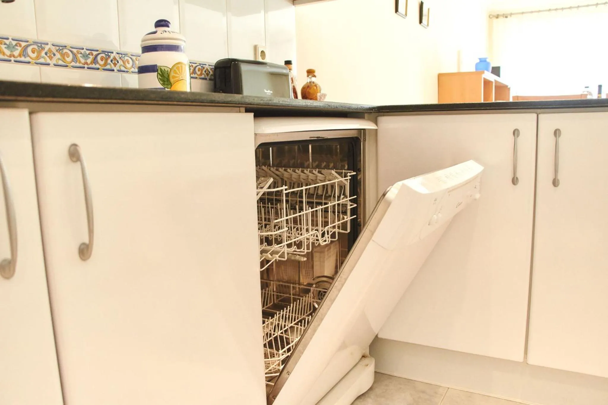 Kitchen or kitchenette in Casa Coração de Viana - Near the Beach Apartment