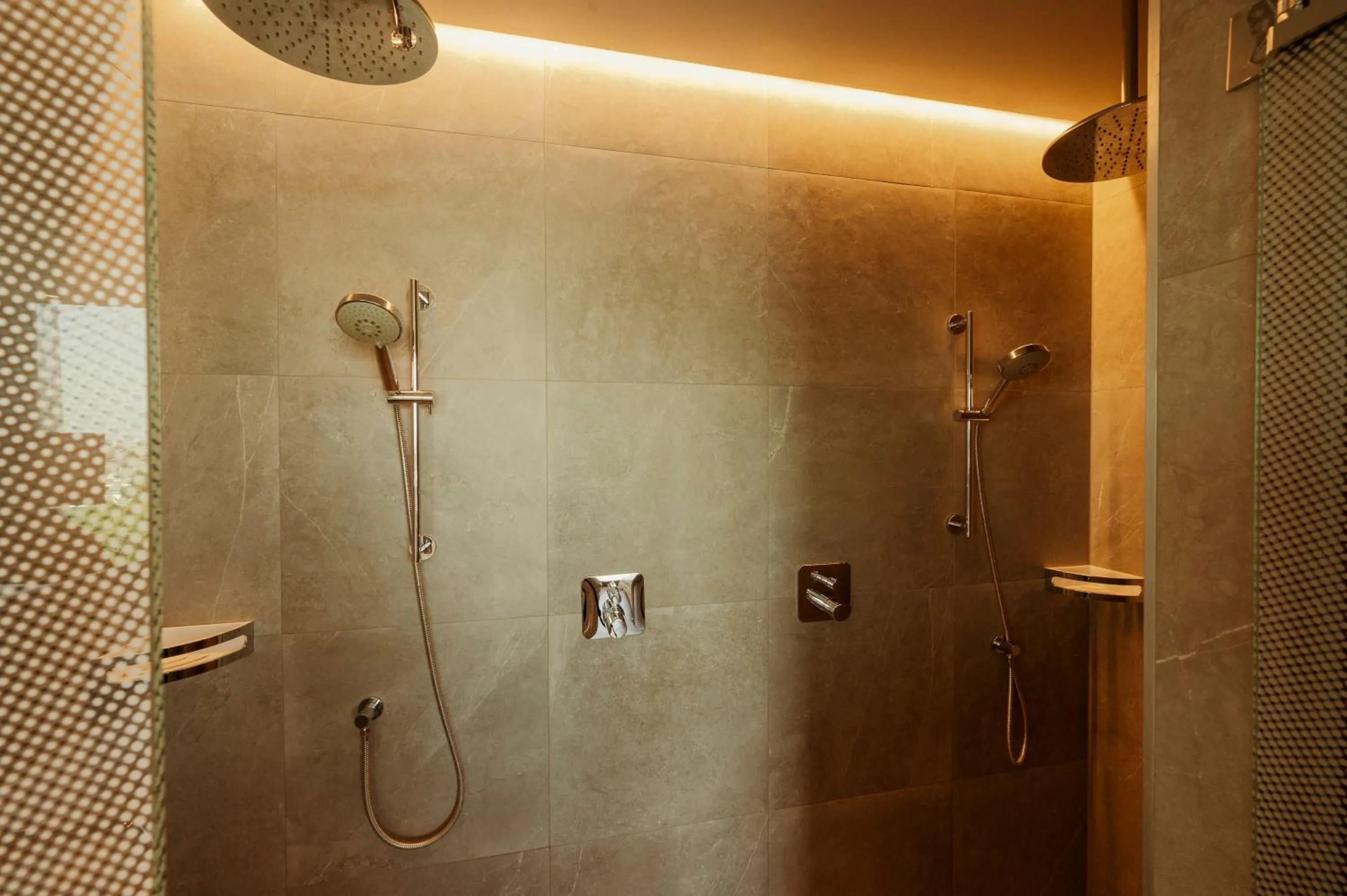 Shower in Van der Valk Hotel Amsterdam Zuidas-Rai