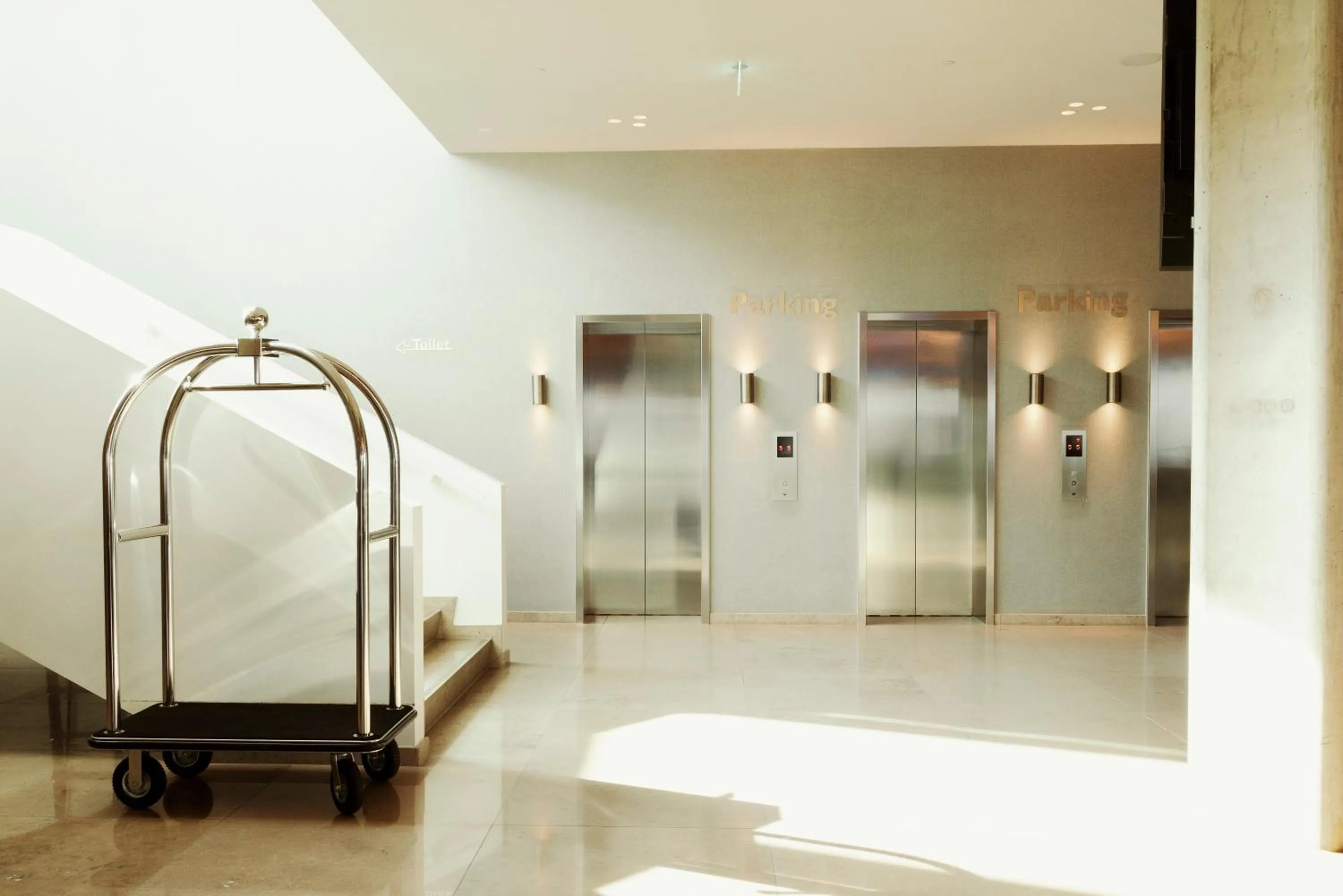 Lobby or reception, Bed in Van der Valk Hotel Amsterdam Zuidas-Rai