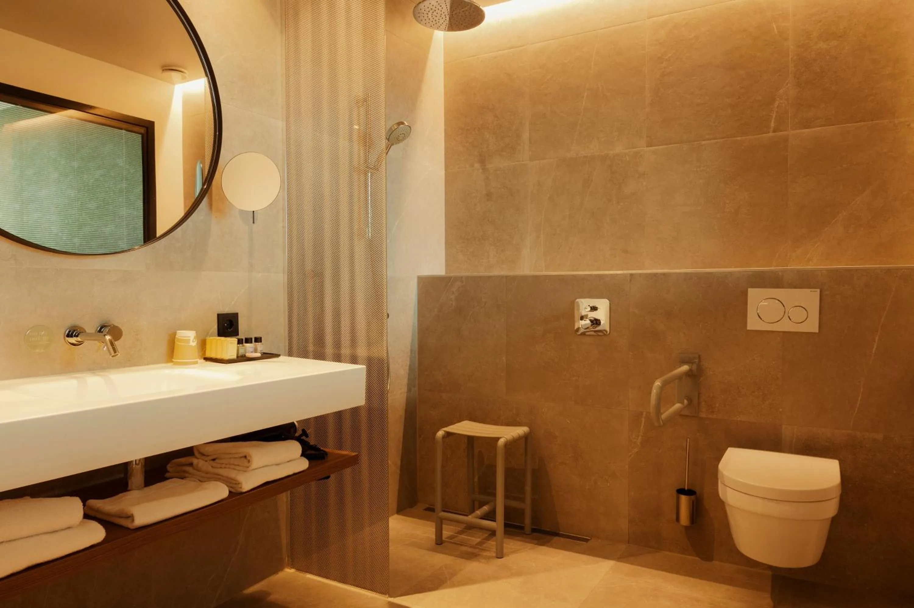 Shower in Van der Valk Hotel Amsterdam Zuidas-Rai