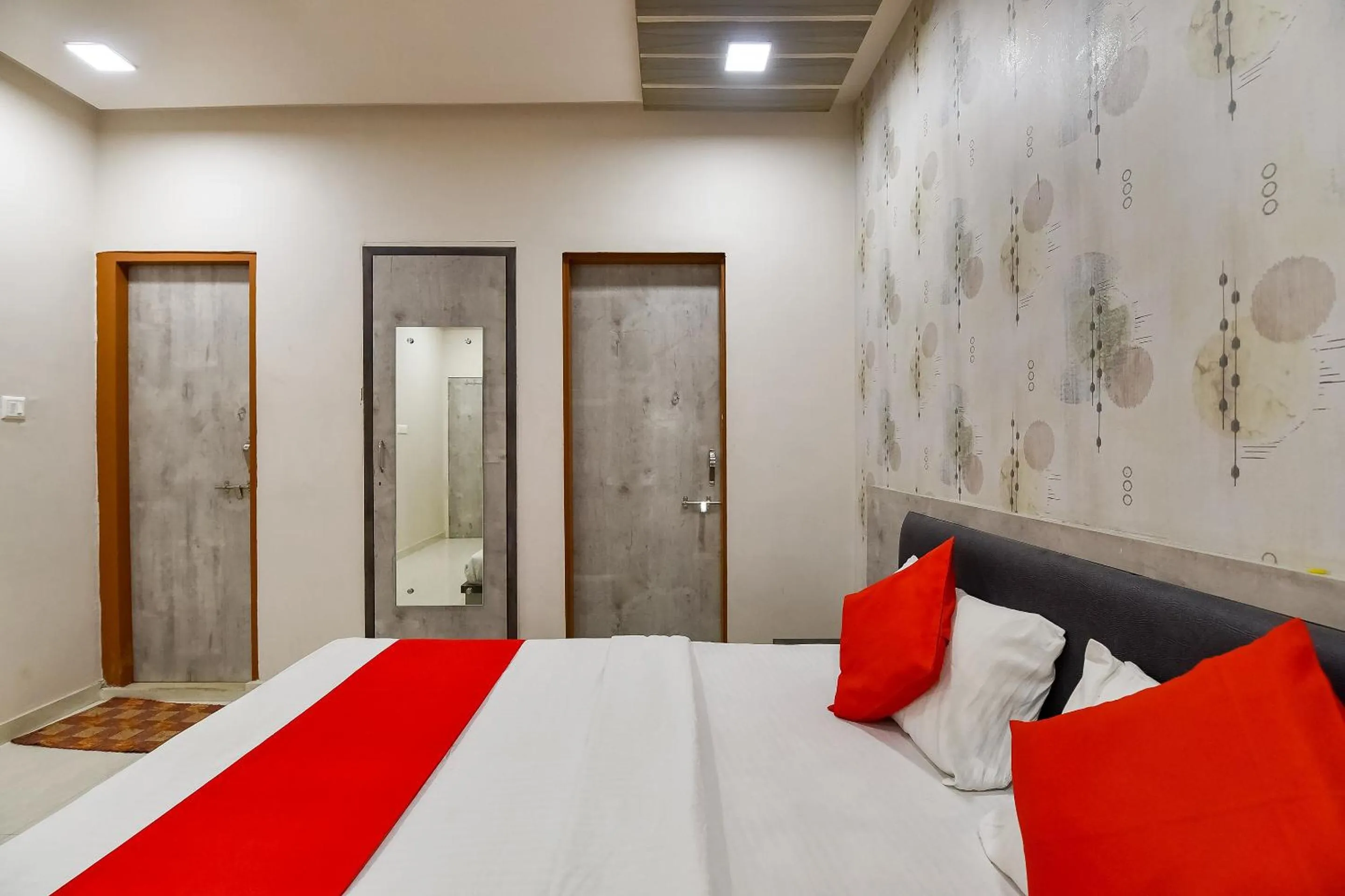 Bedroom in Super Hotel O Jagmohan Hotel