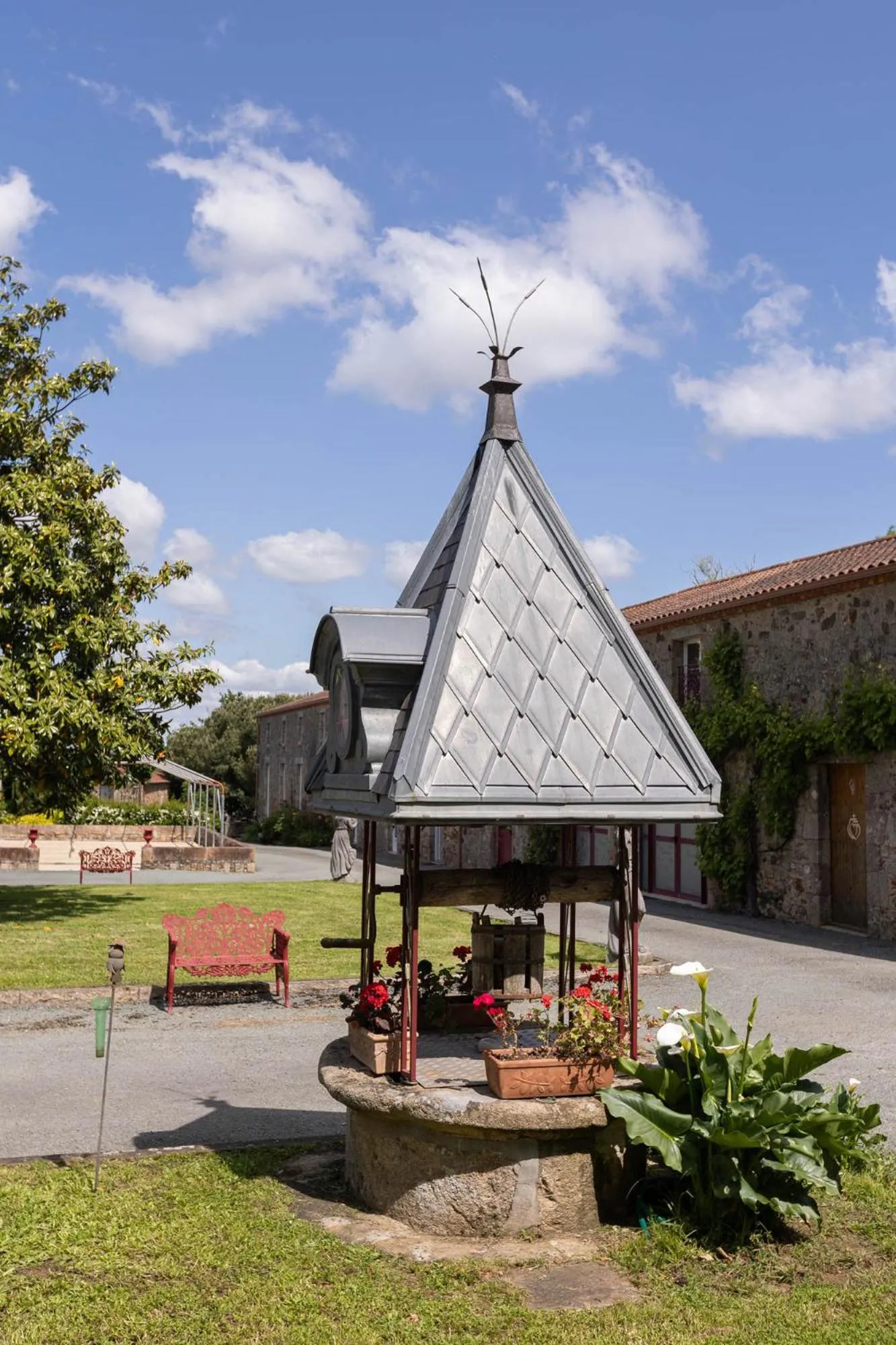 Garden in Château de la Richerie - proche Puy du Fou