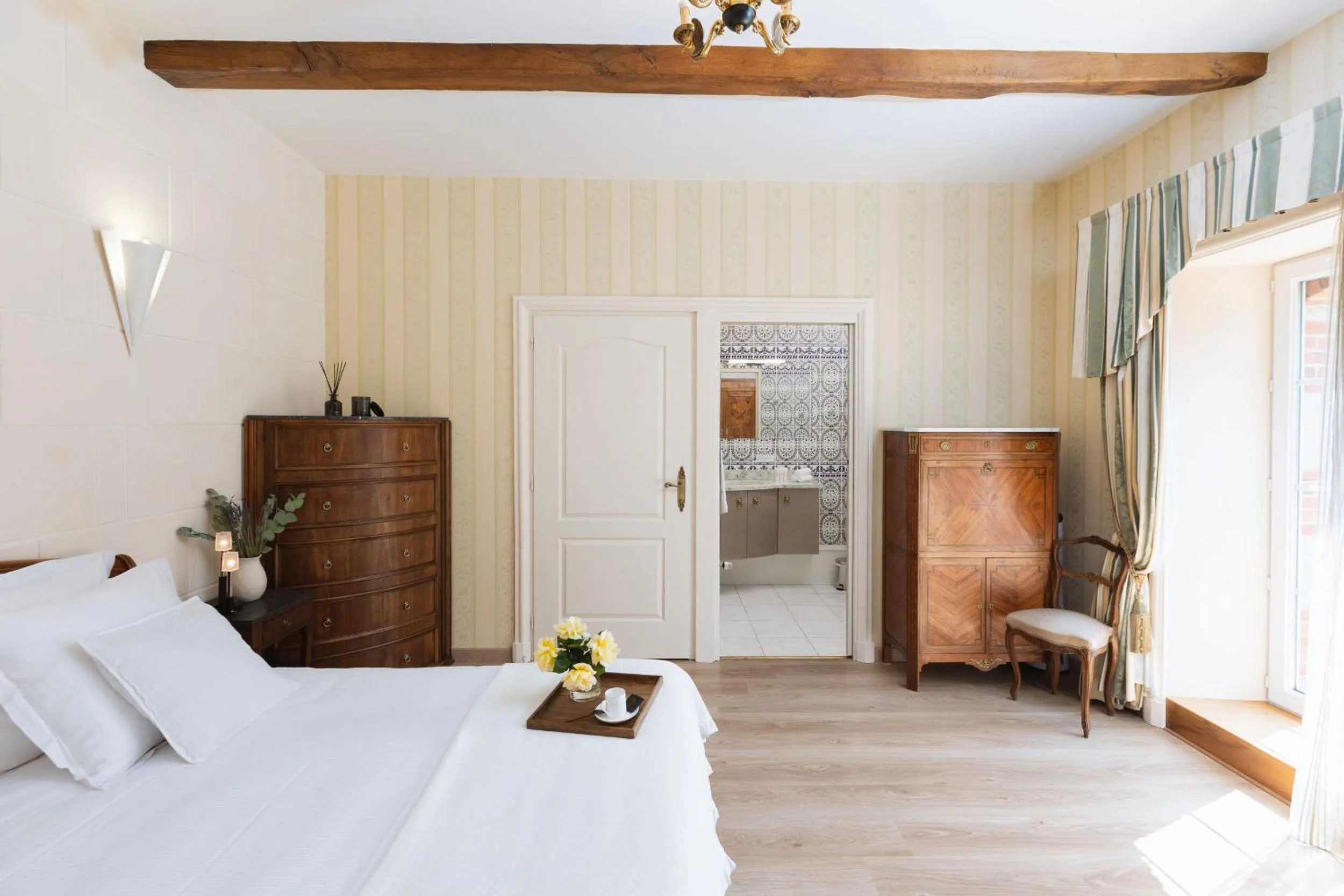Photo of the whole room, Bed in Château de la Richerie - proche Puy du Fou