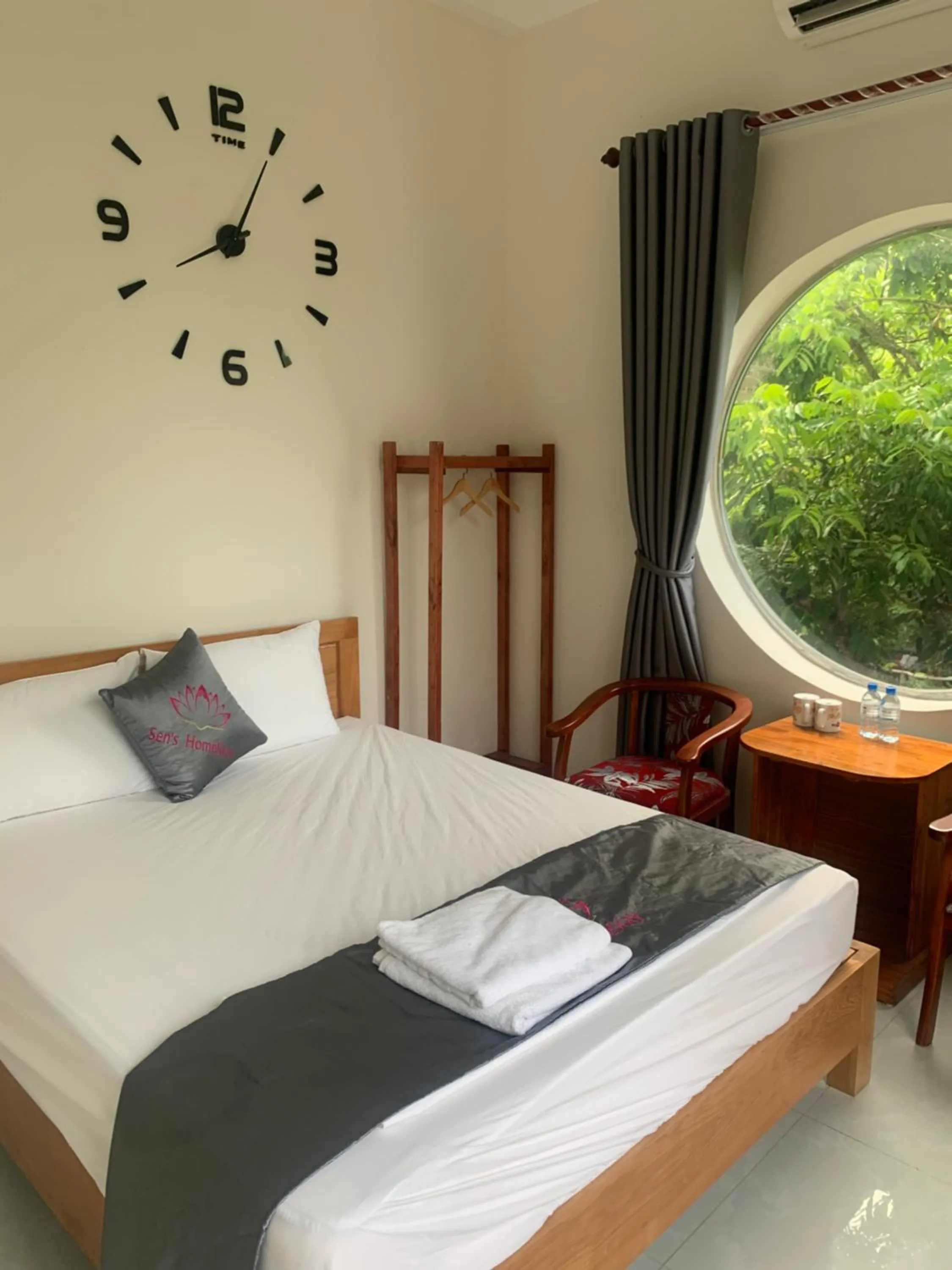 Bed in Sen's Homestay