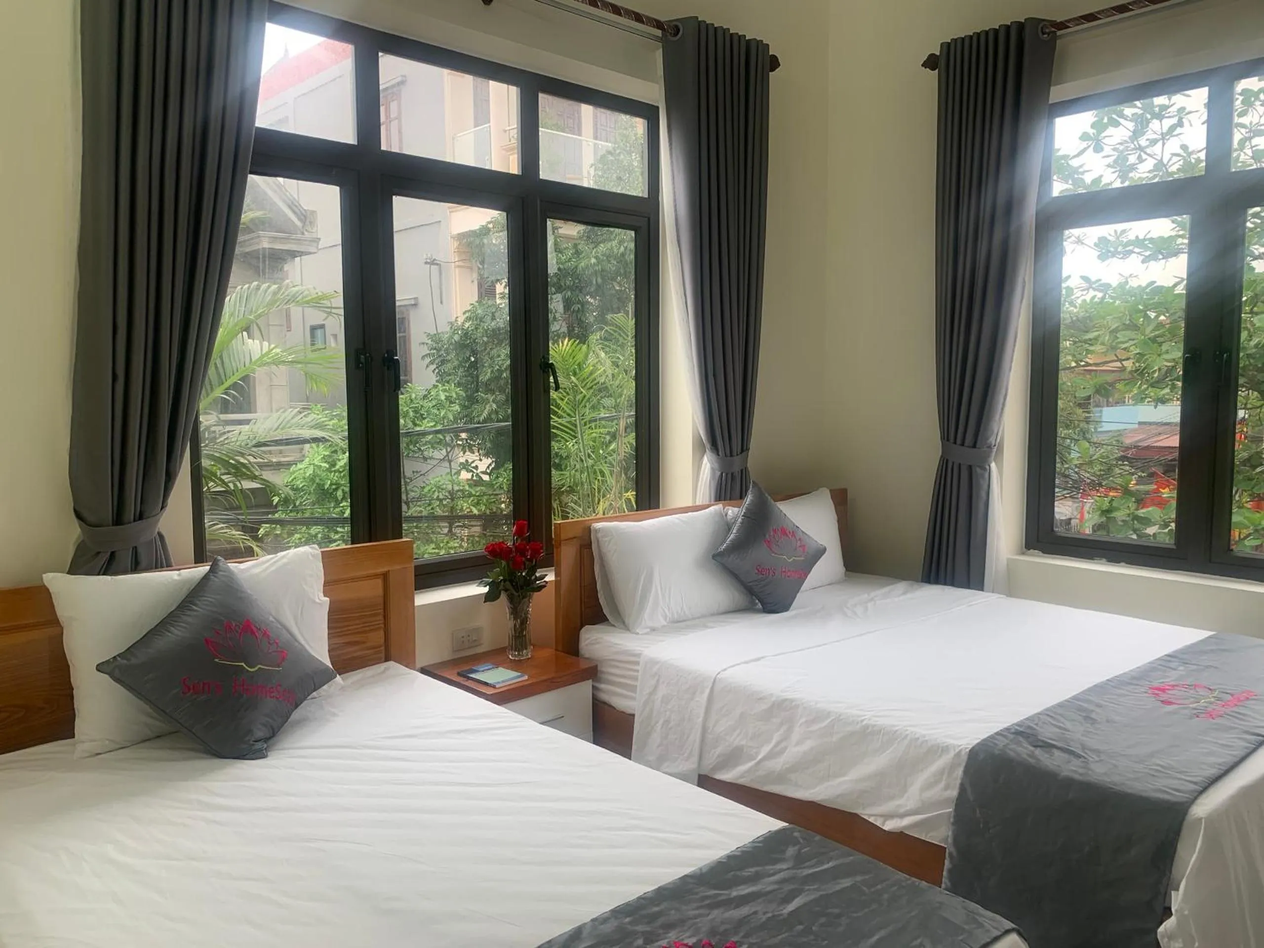 Photo of the whole room, Bed in Sen's Homestay