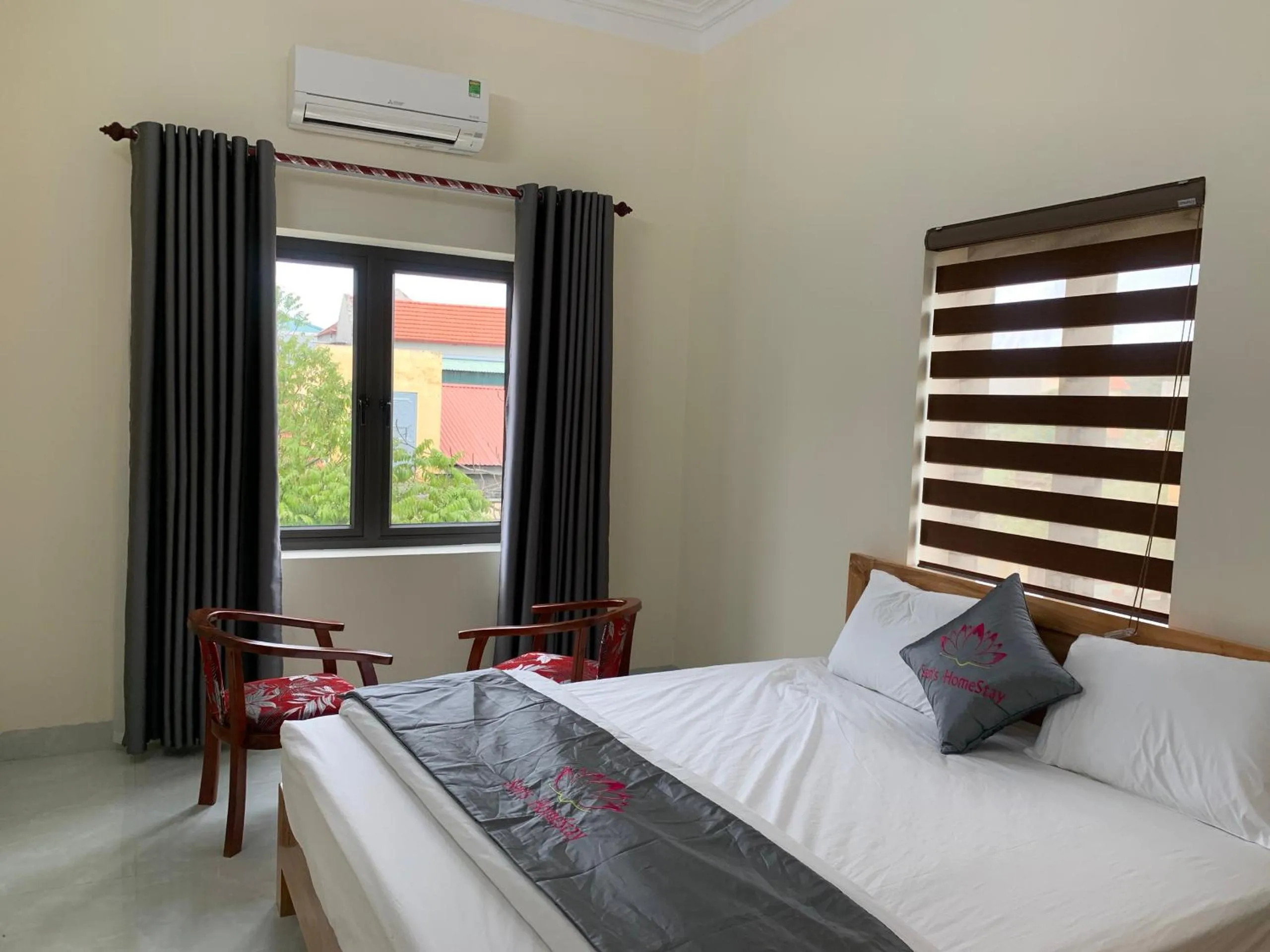 Bed in Sen's Homestay