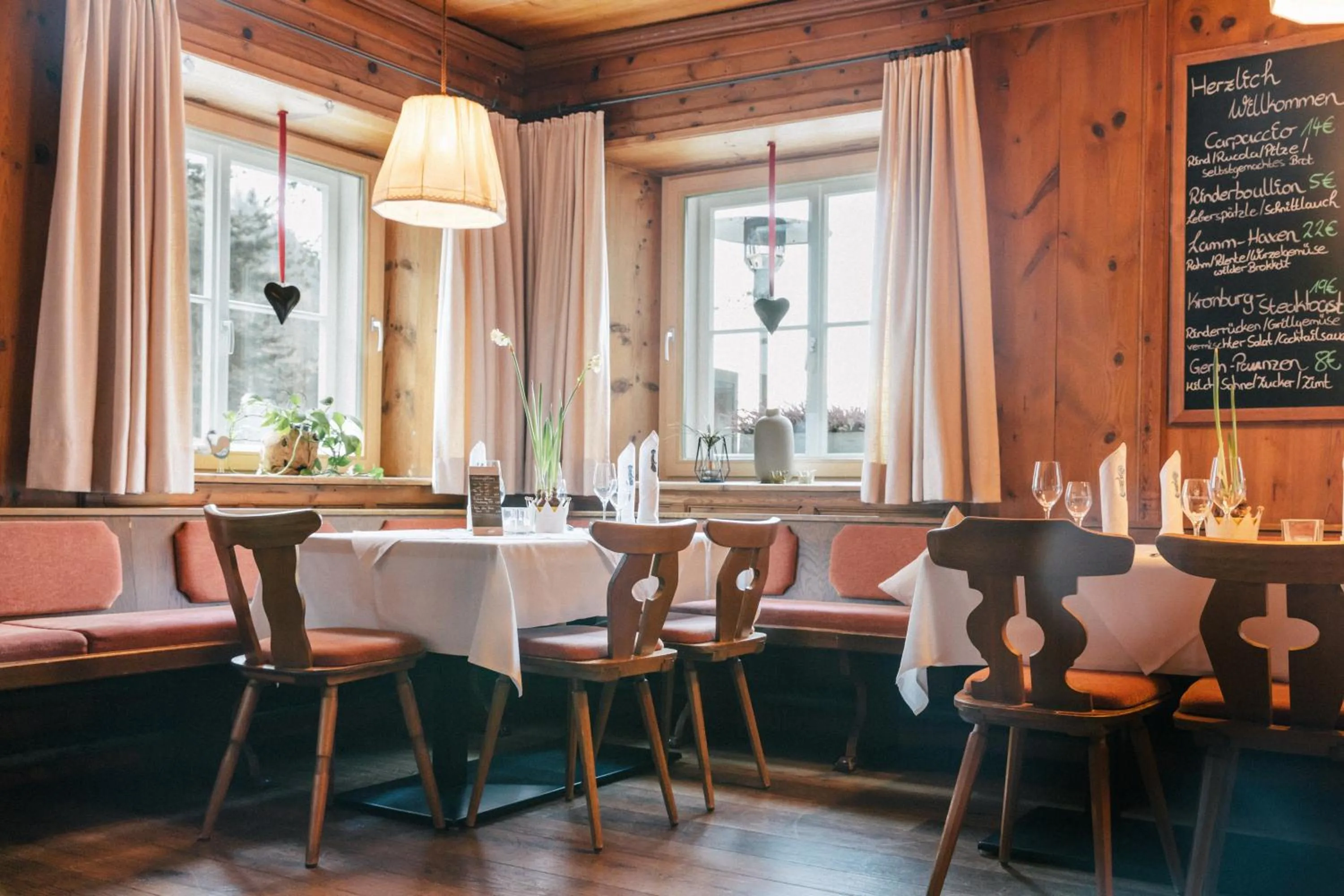 Restaurant/places to eat in Klostergut Kronburg