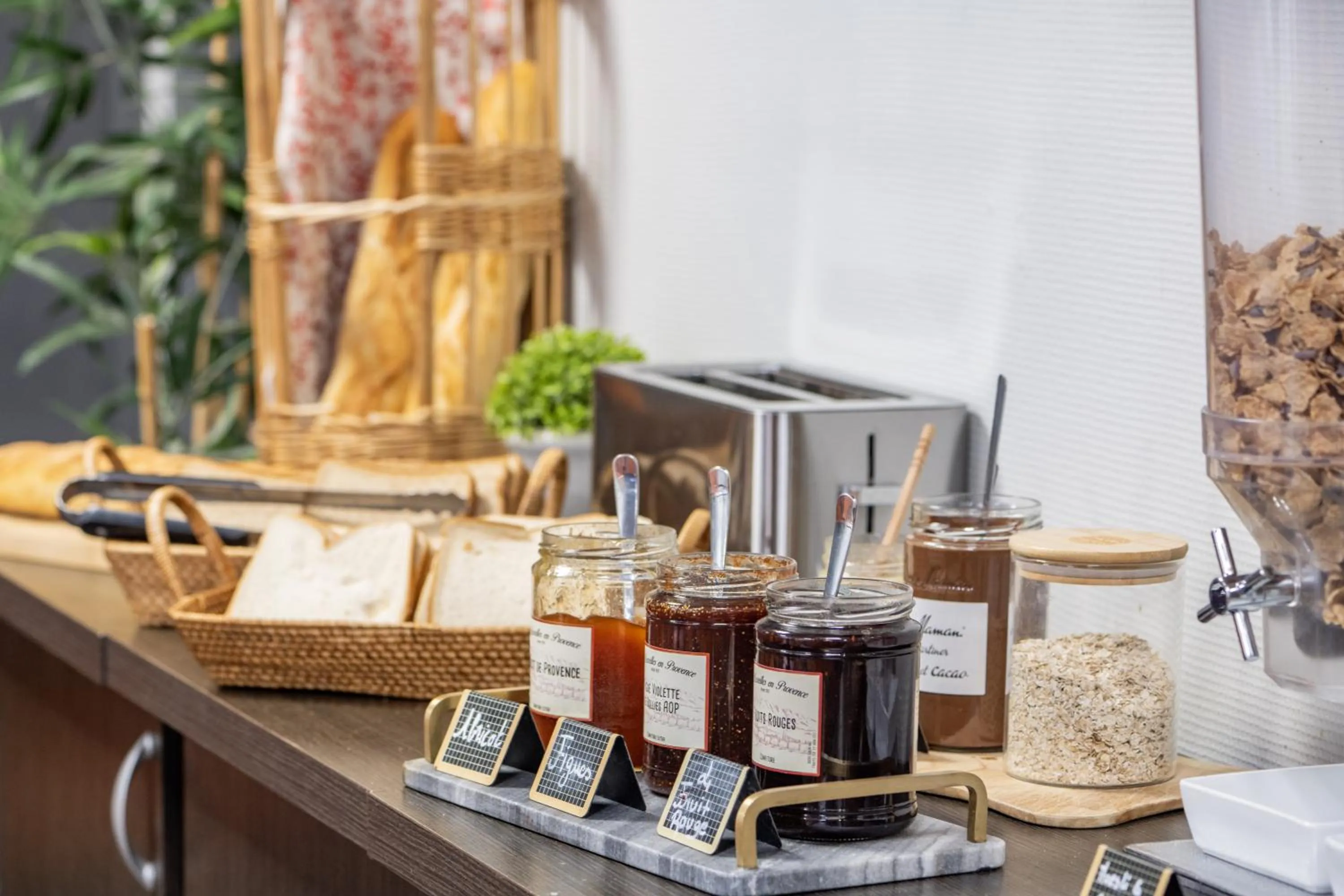 Breakfast in ApartHotel Sainte-Marthe