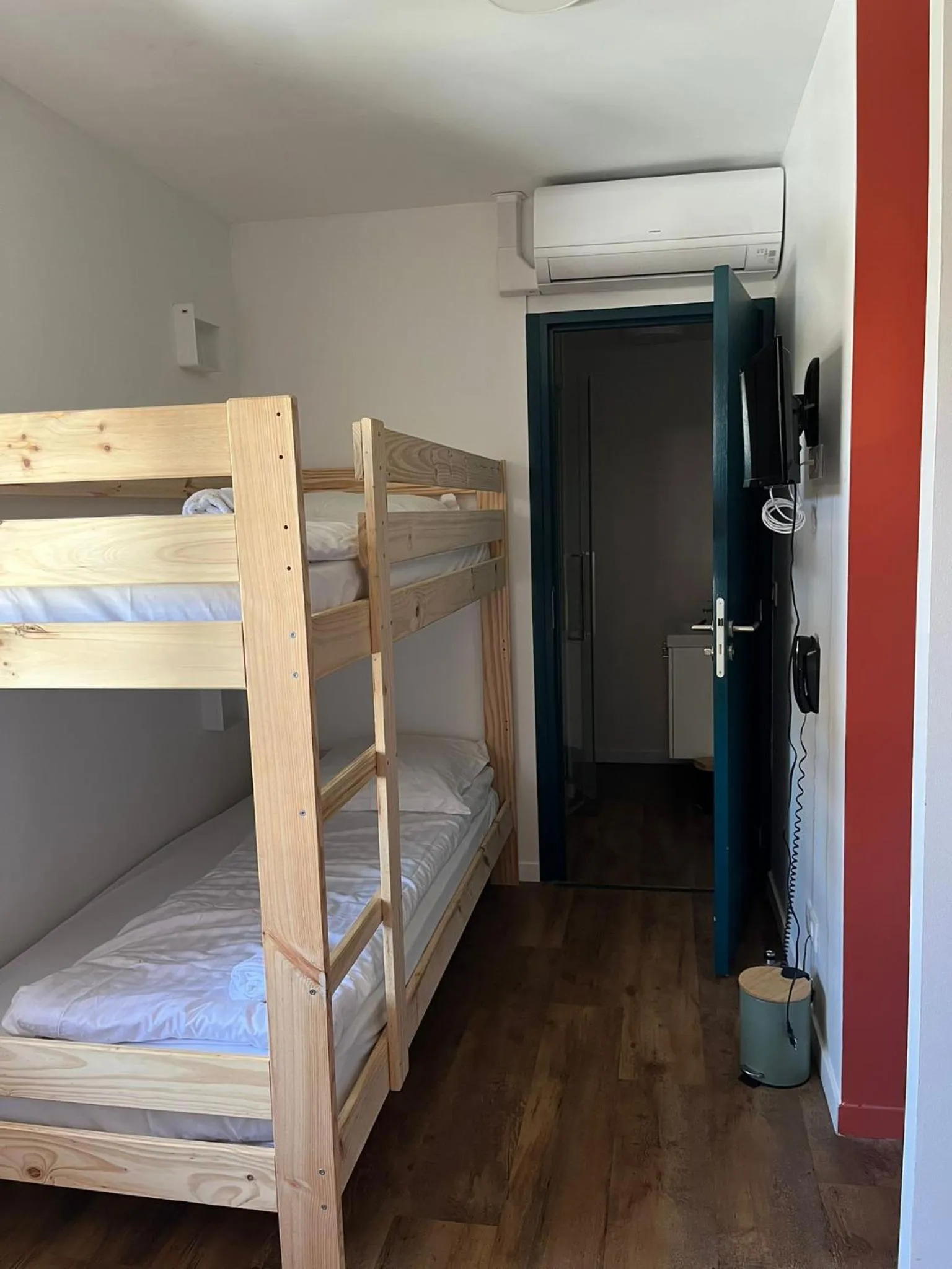 Photo of the whole room, Bed in Auberge Koskenia