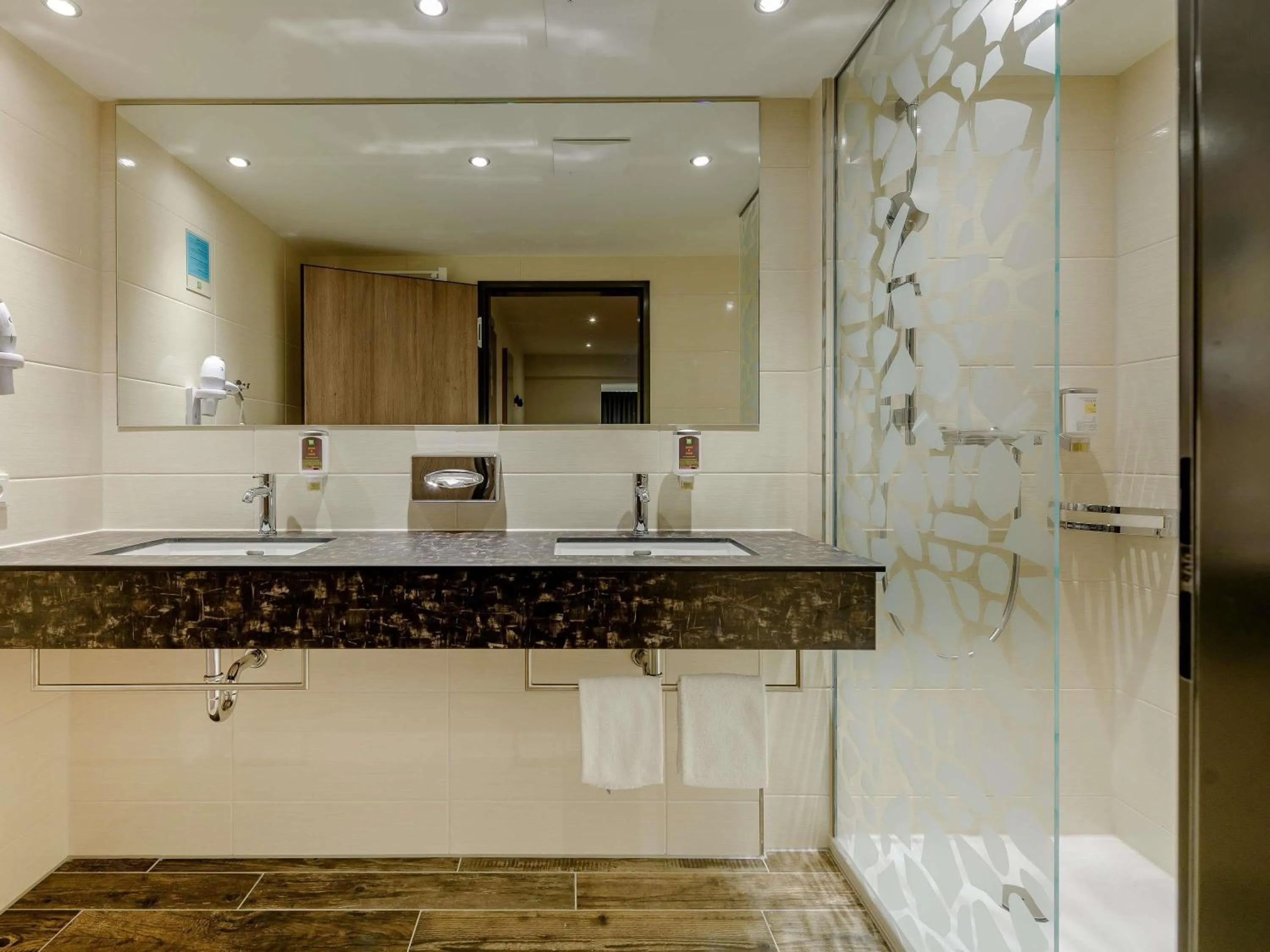 Bedroom in ibis Styles Leipzig