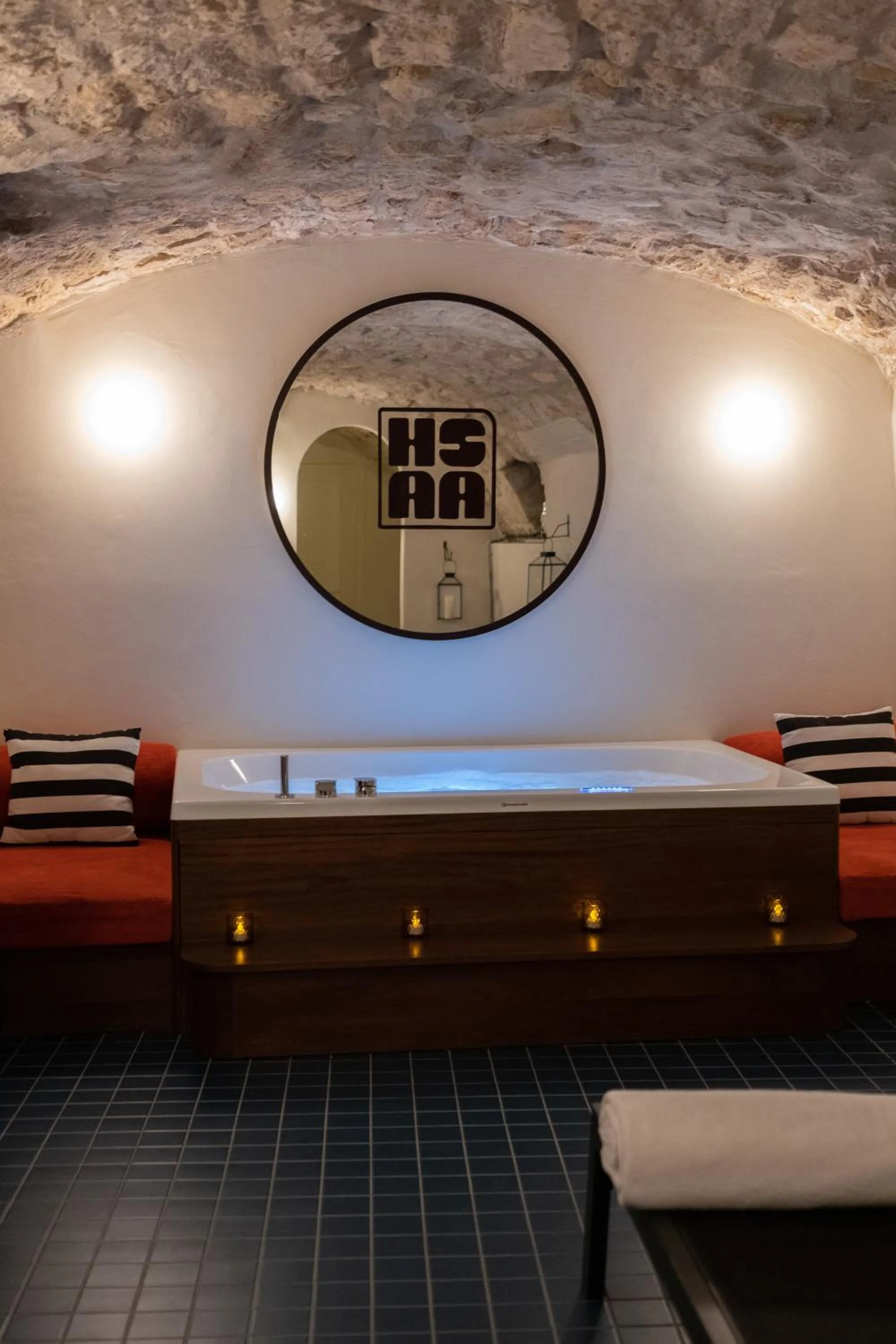Hot Tub in Hôtel Saint-André des Arts