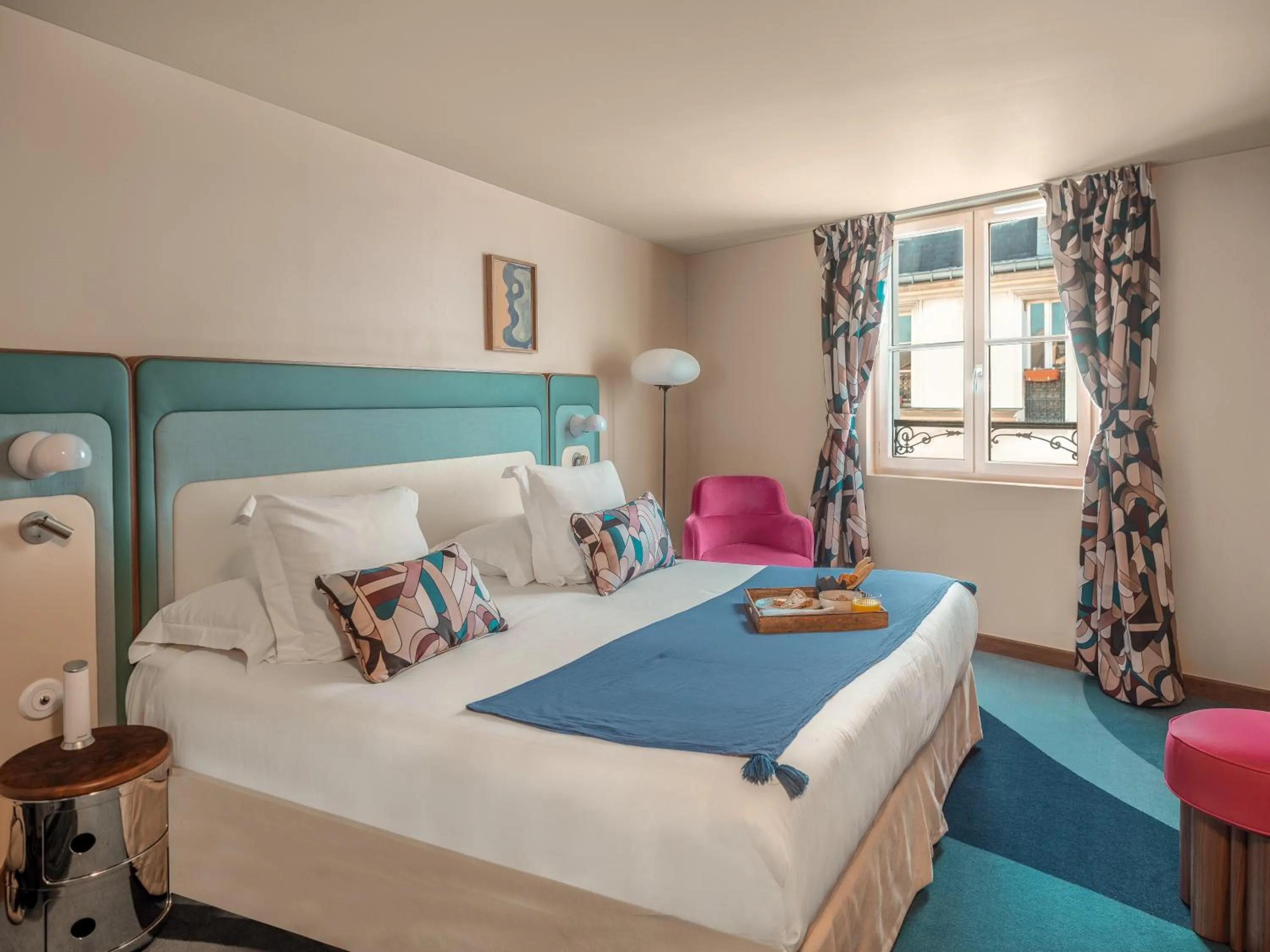 Toilet, Bed in Hôtel Saint-André des Arts