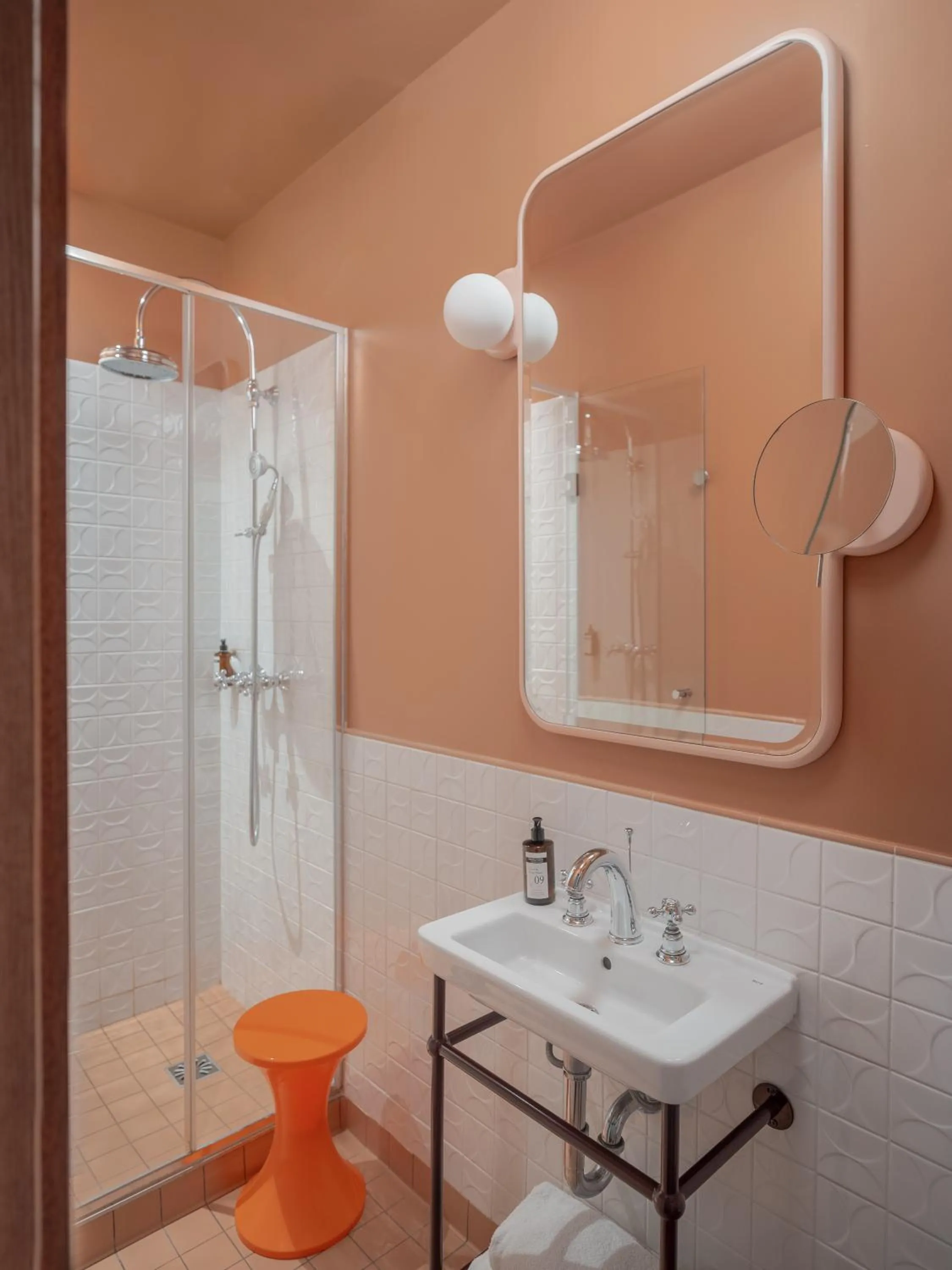 Bathroom in Hôtel Saint-André des Arts