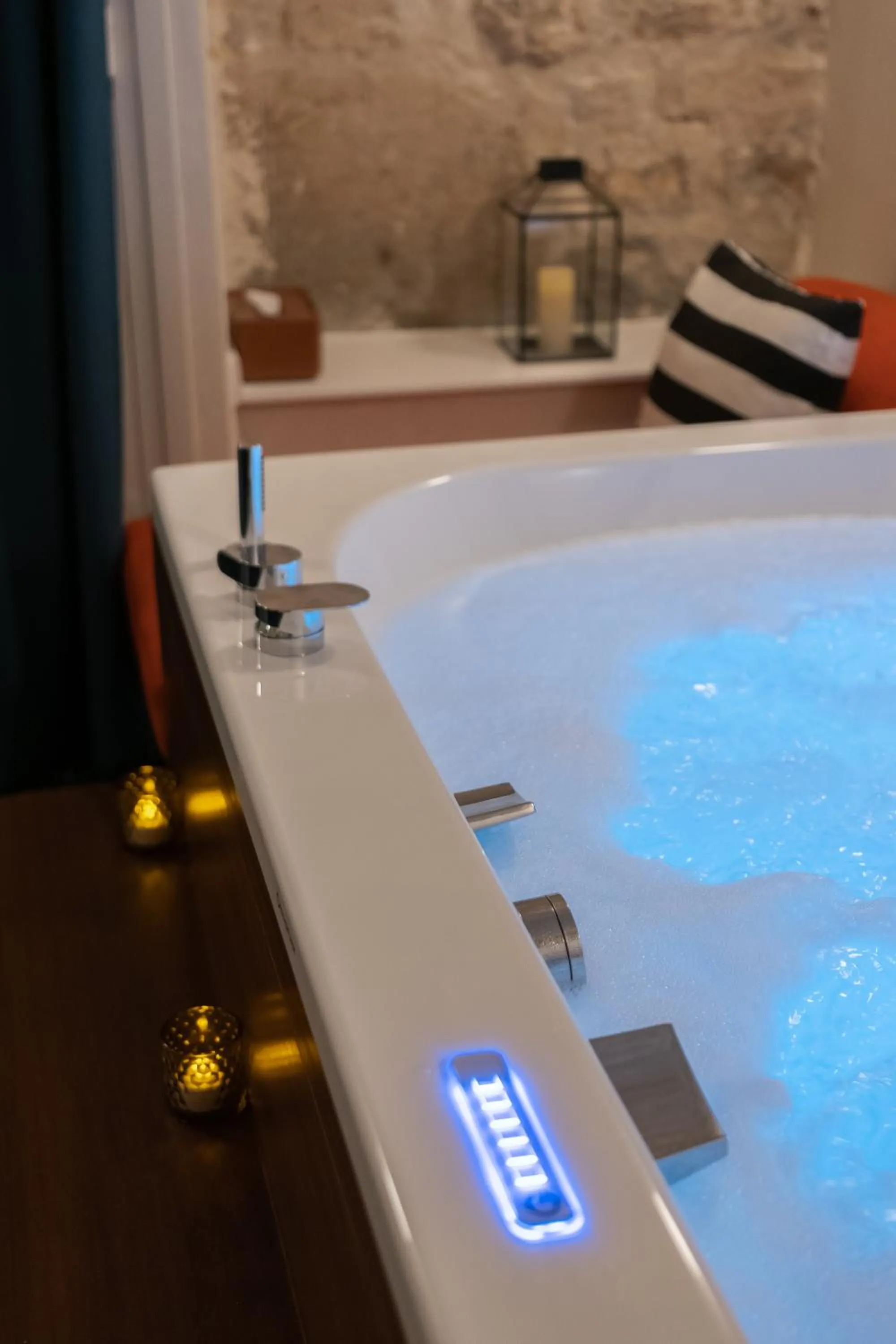 Hot Tub in Hôtel Saint-André des Arts