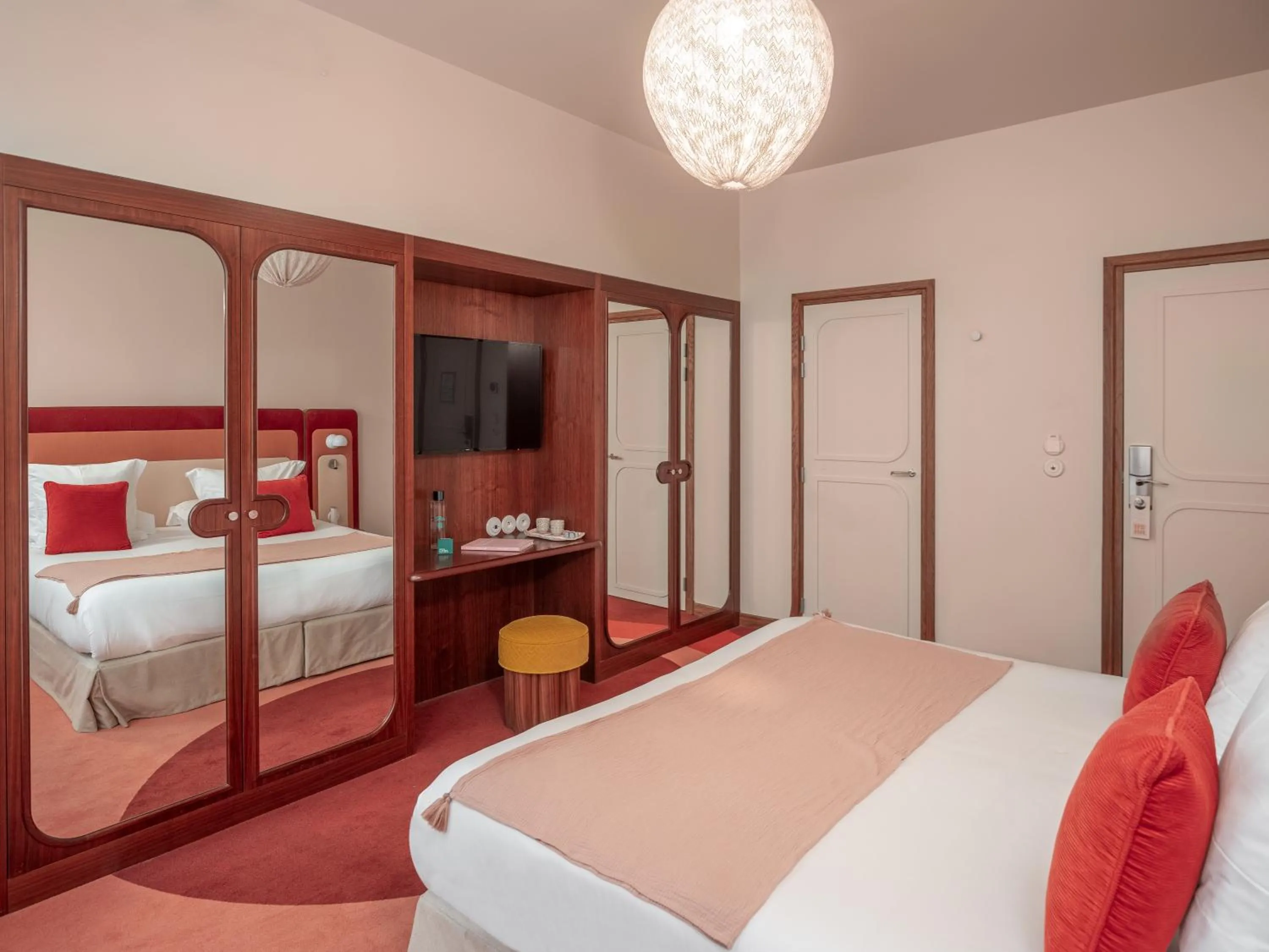 Bed in Hôtel Saint-André des Arts