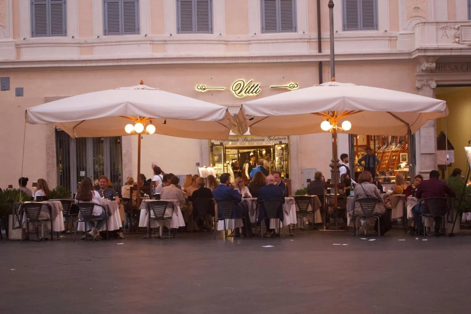 Restaurant/places to eat in Hotel La Place Roma